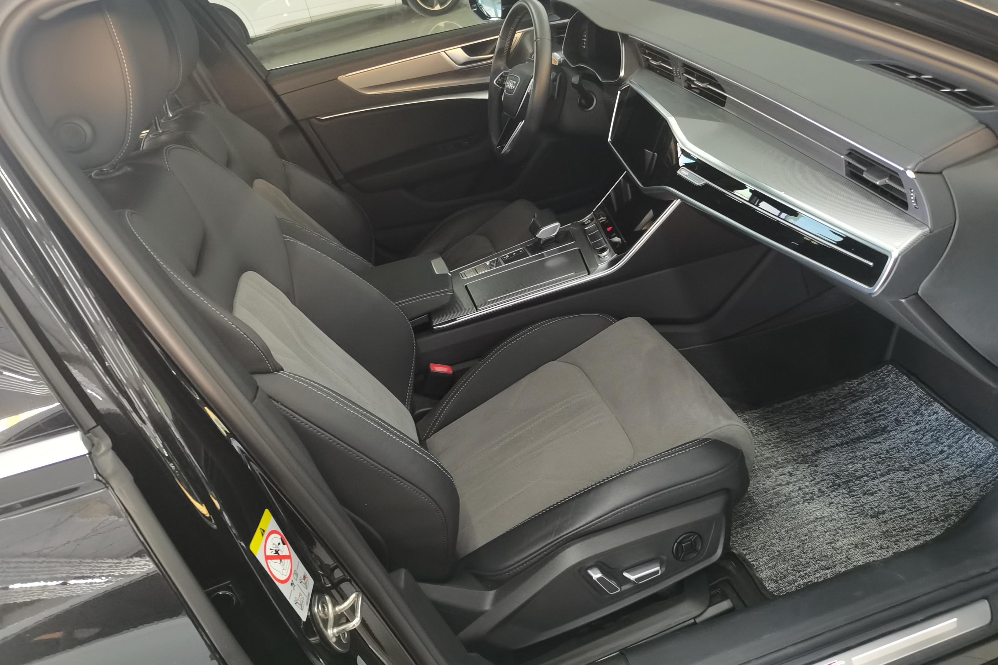 奥迪A6L 40TFSI 2023款 2.0T 自动 豪华动感型 (国Ⅵ) 