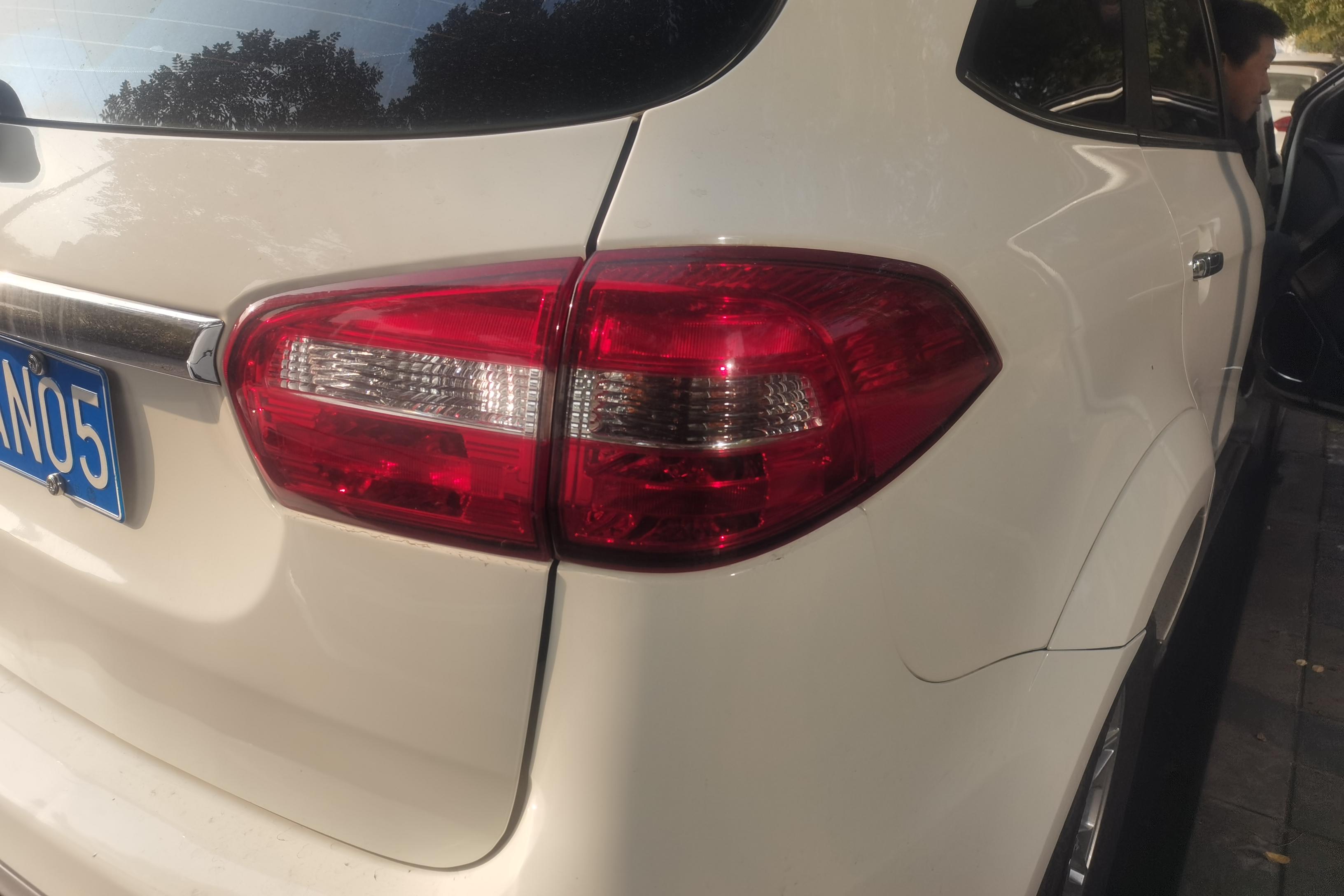 江铃驭胜 S350 2013款 2.4T 自动 后驱 豪华版 (国Ⅳ) 