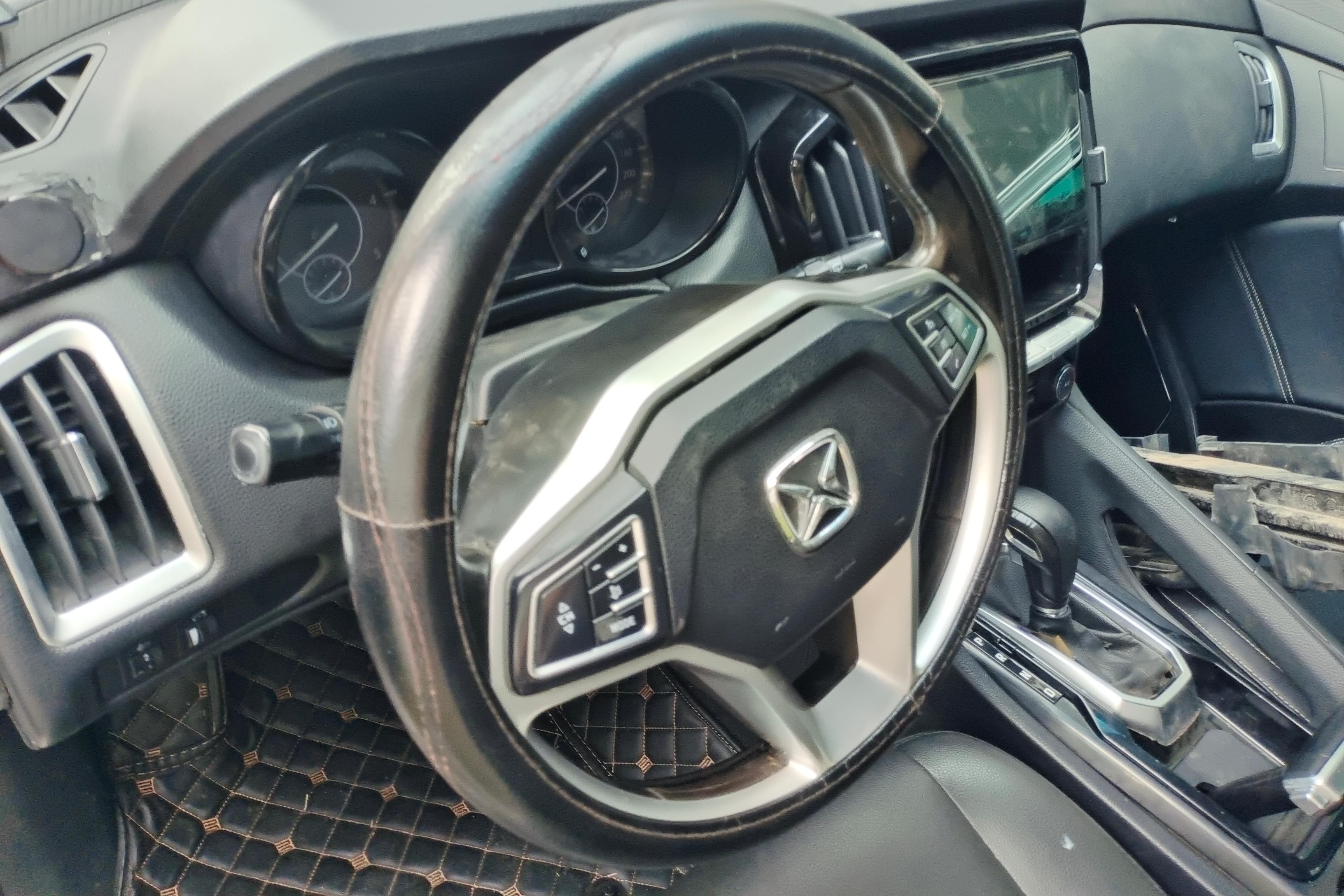 江铃驭胜 S350 2017款 2.0T 自动 后驱 豪华天窗版 (国Ⅴ) 