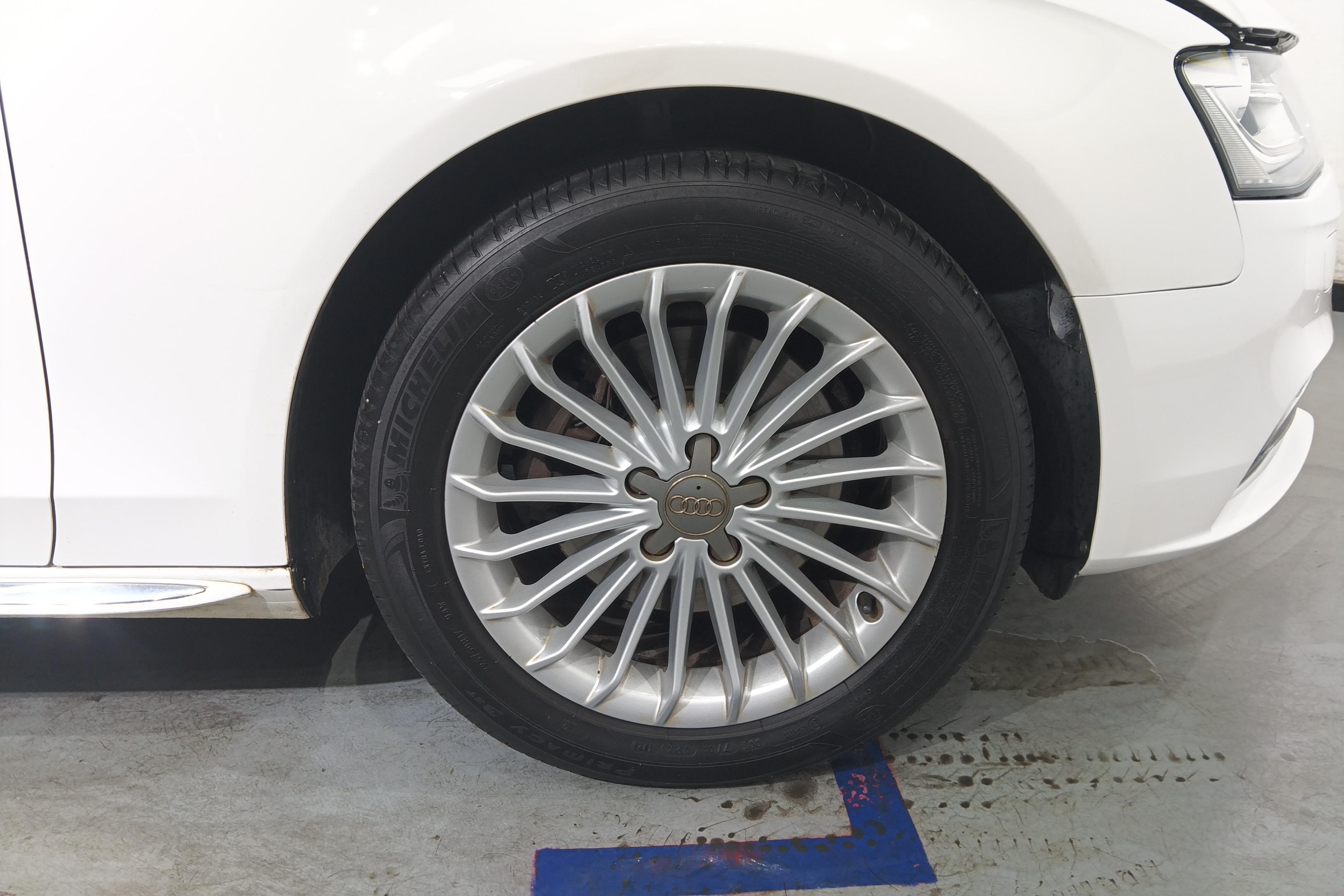 奥迪A4L 2016款 2.0T 自动 标准型典藏版 (国Ⅴ) 