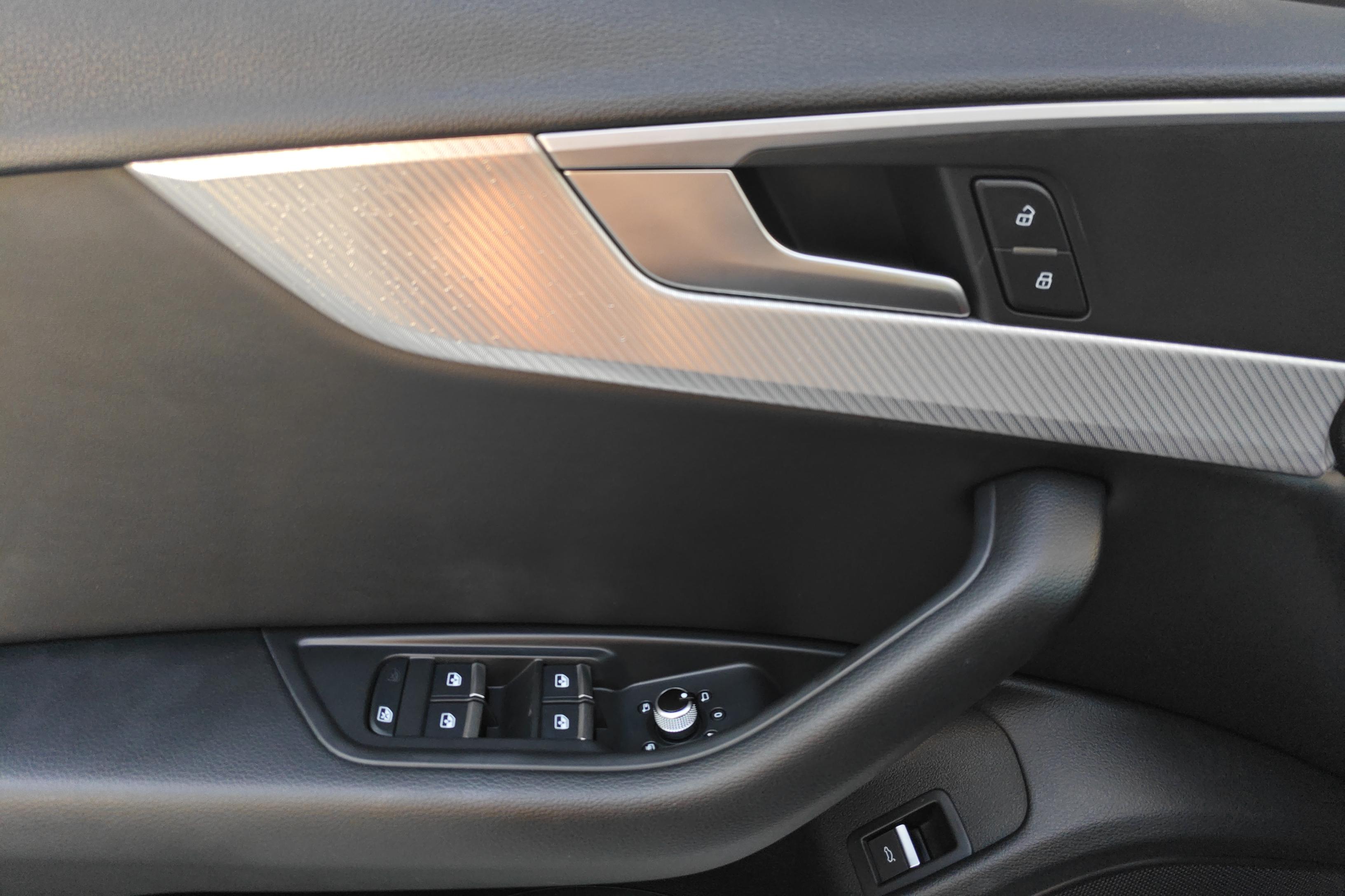 奥迪A4L 2017款 2.0T 自动 时尚型 (国Ⅴ) 