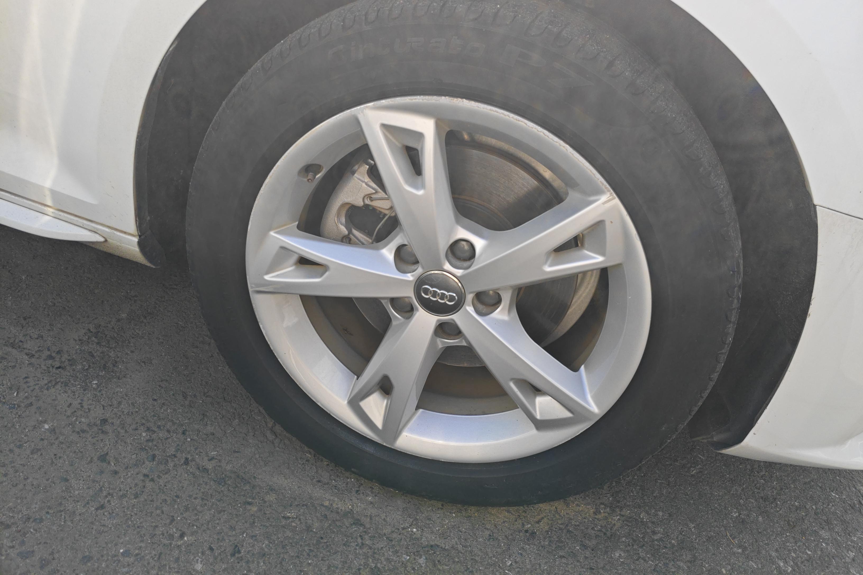 奥迪A4L 2017款 2.0T 自动 时尚型 (国Ⅴ) 