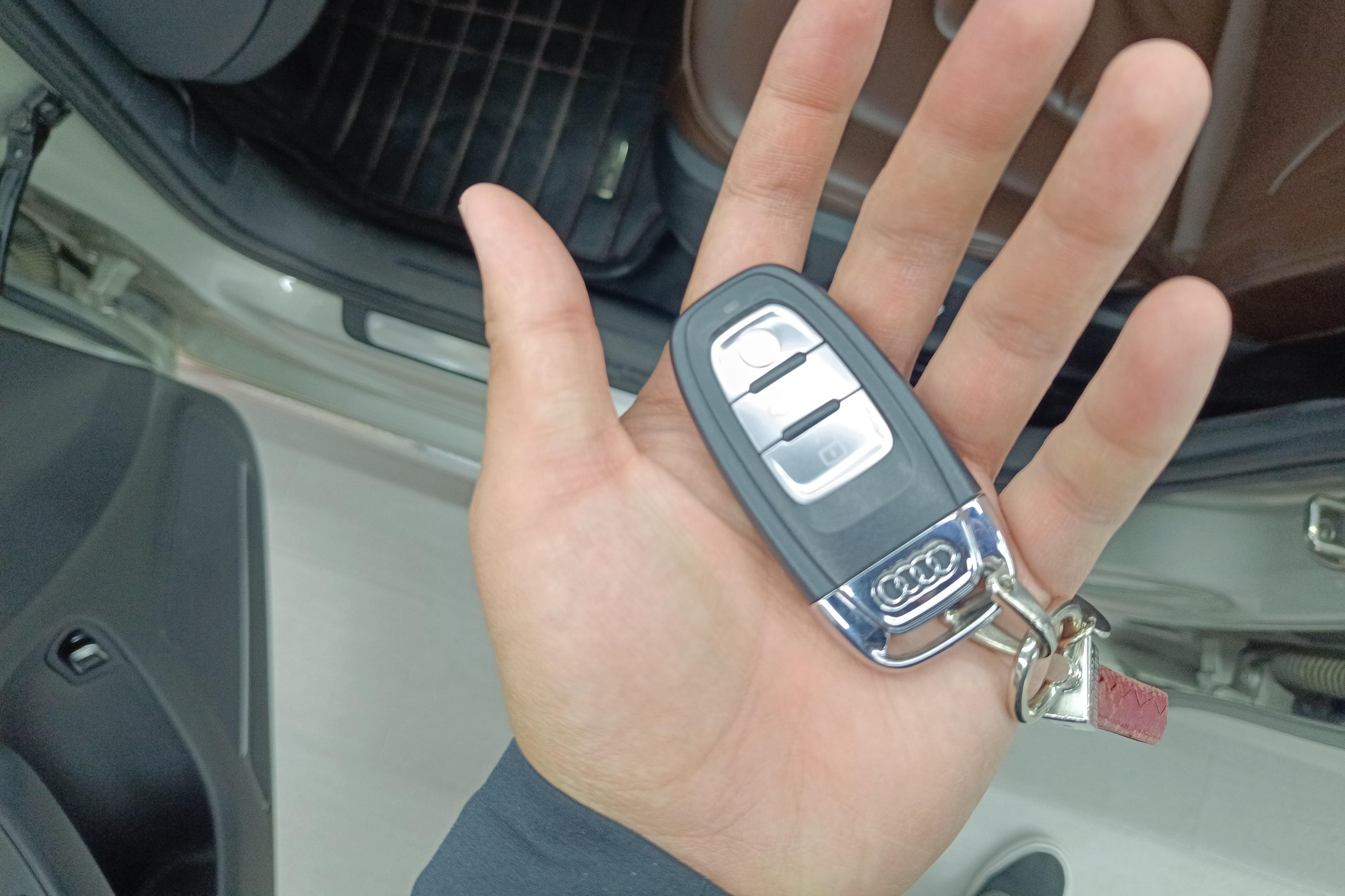 奥迪A4L 2015款 2.0T 自动 舒适型 (国Ⅳ) 