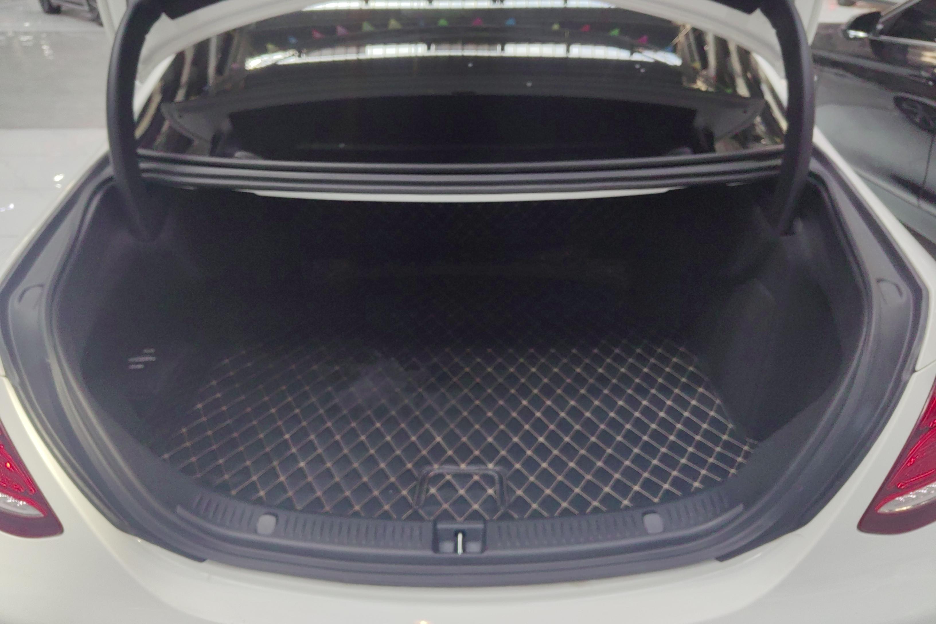 奔驰E级 E300L 2018款 2.0T 自动 汽油 运动时尚型改款 (国Ⅴ) 