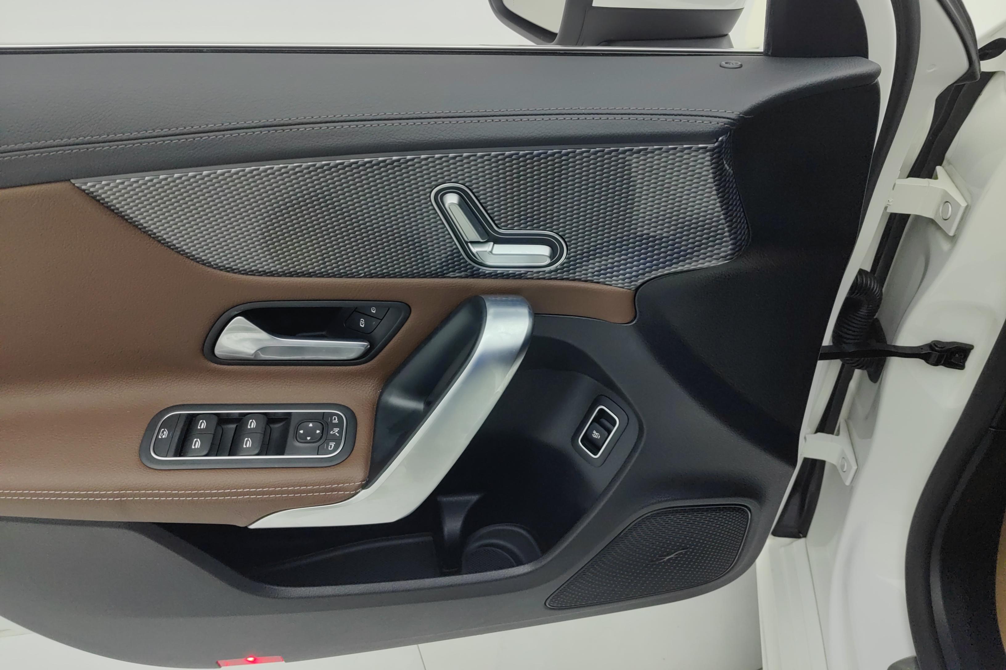 奔驰A级 A200L 2020款 1.3T 自动 运动轿车版 (国Ⅵ) 