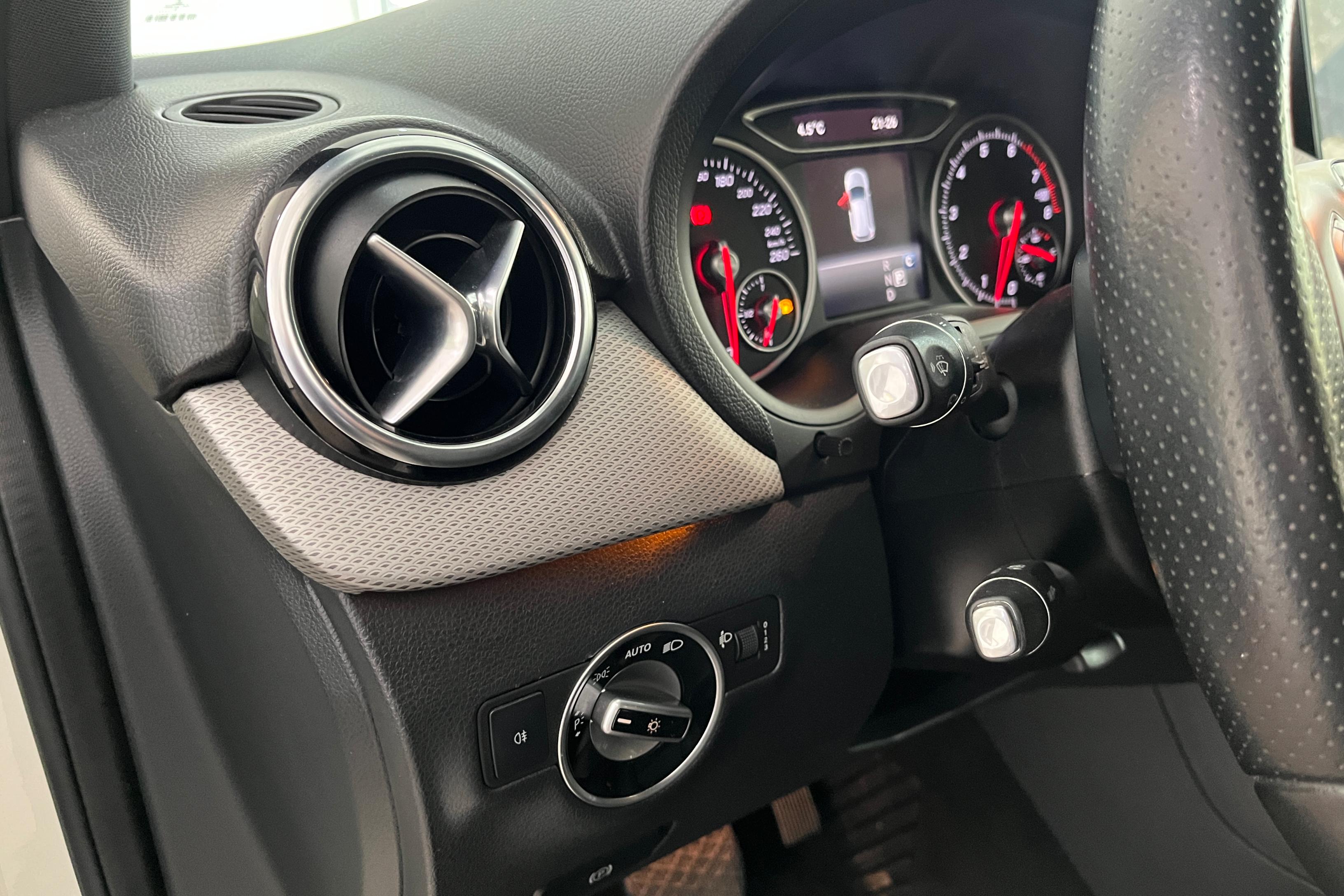 奔驰B级 B200 [进口] 2019款 1.6T 自动 汽油 动感型 