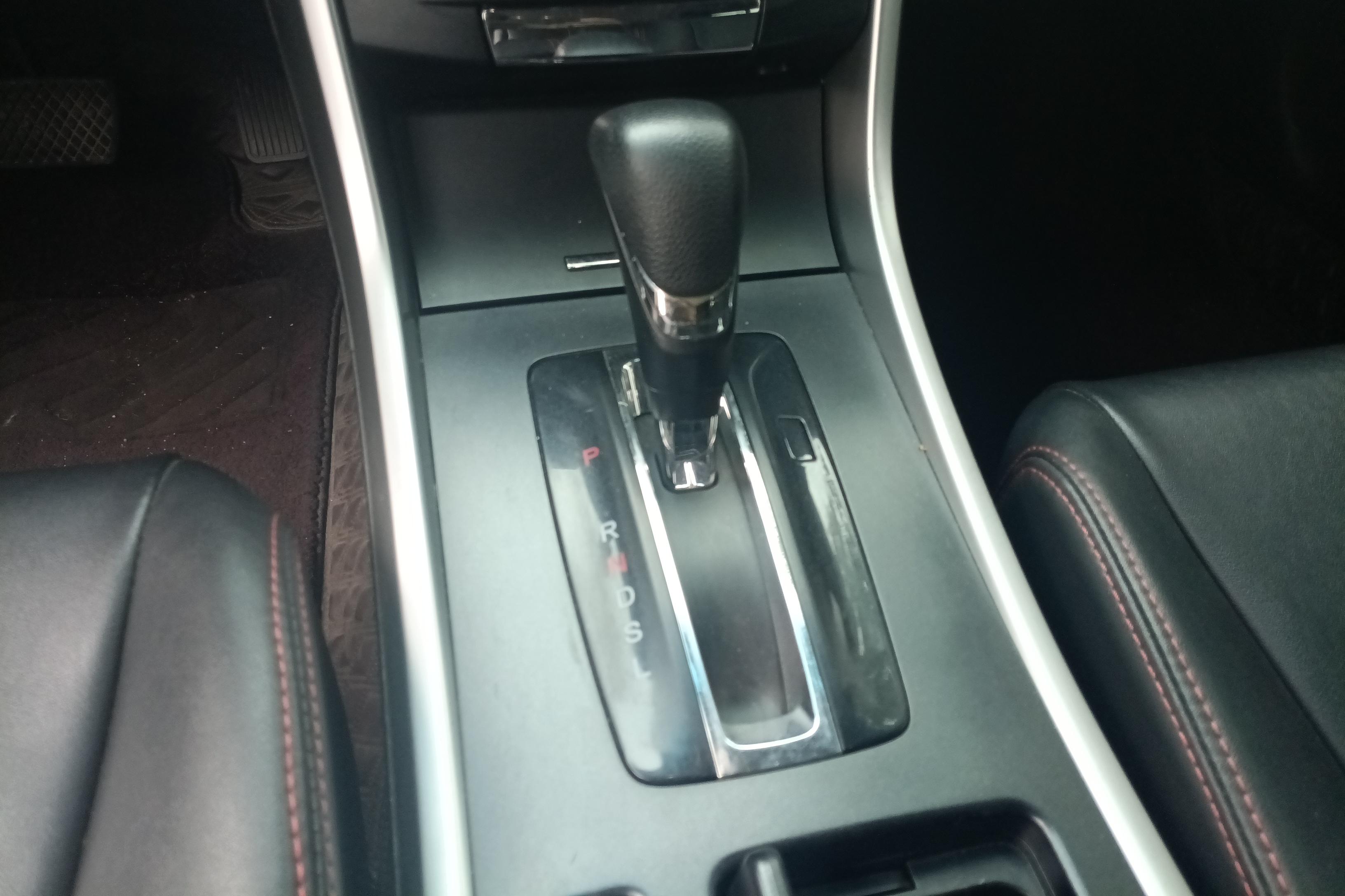 本田雅阁 2015款 2.0L 自动 舒适版LX (国Ⅳ) 