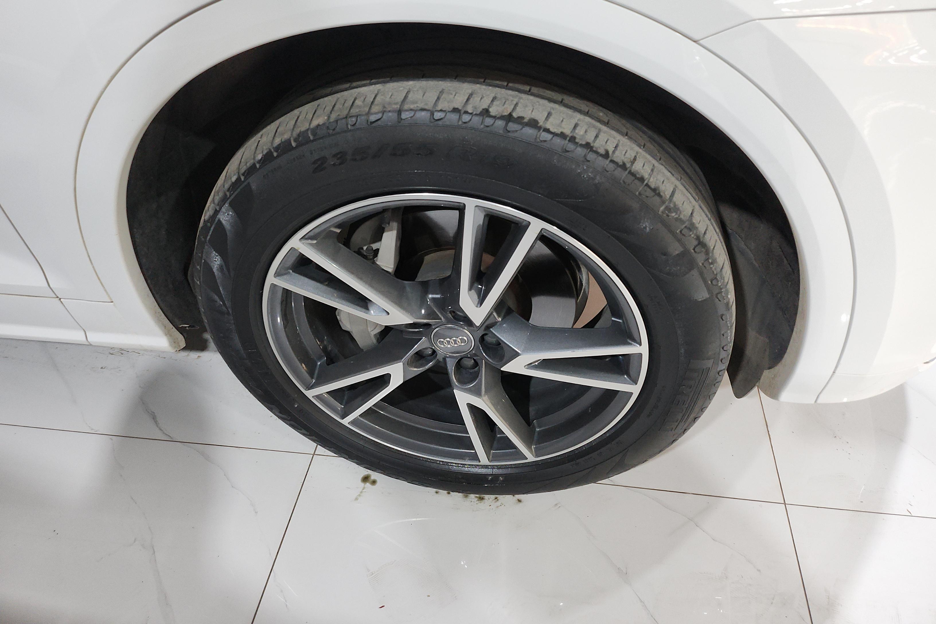 奥迪Q5L 40TFSI 2020款 2.0T 自动 荣享时尚型 (国Ⅵ) 