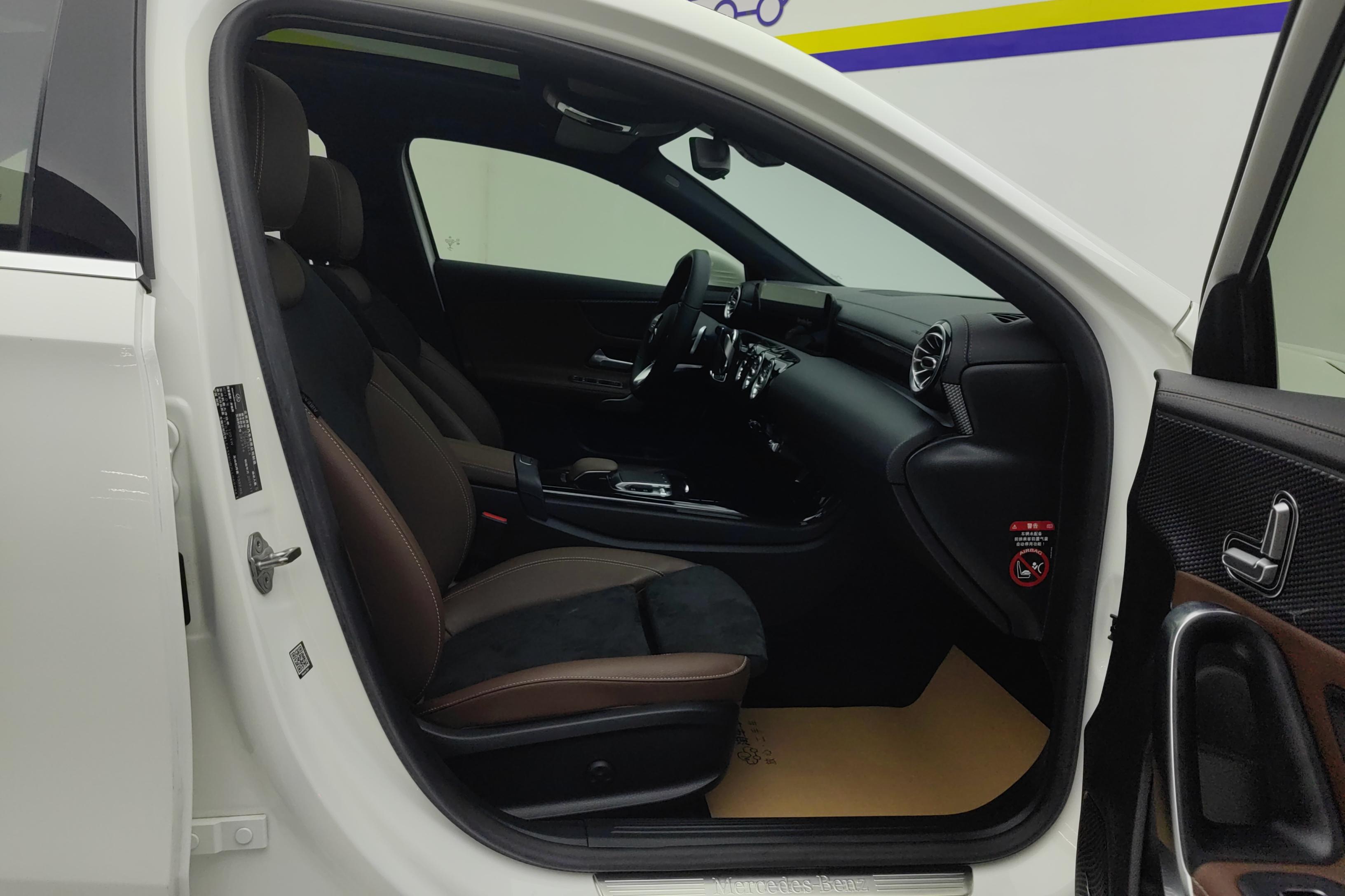 奔驰A级 A200L 2020款 1.3T 自动 运动轿车版 (国Ⅵ) 