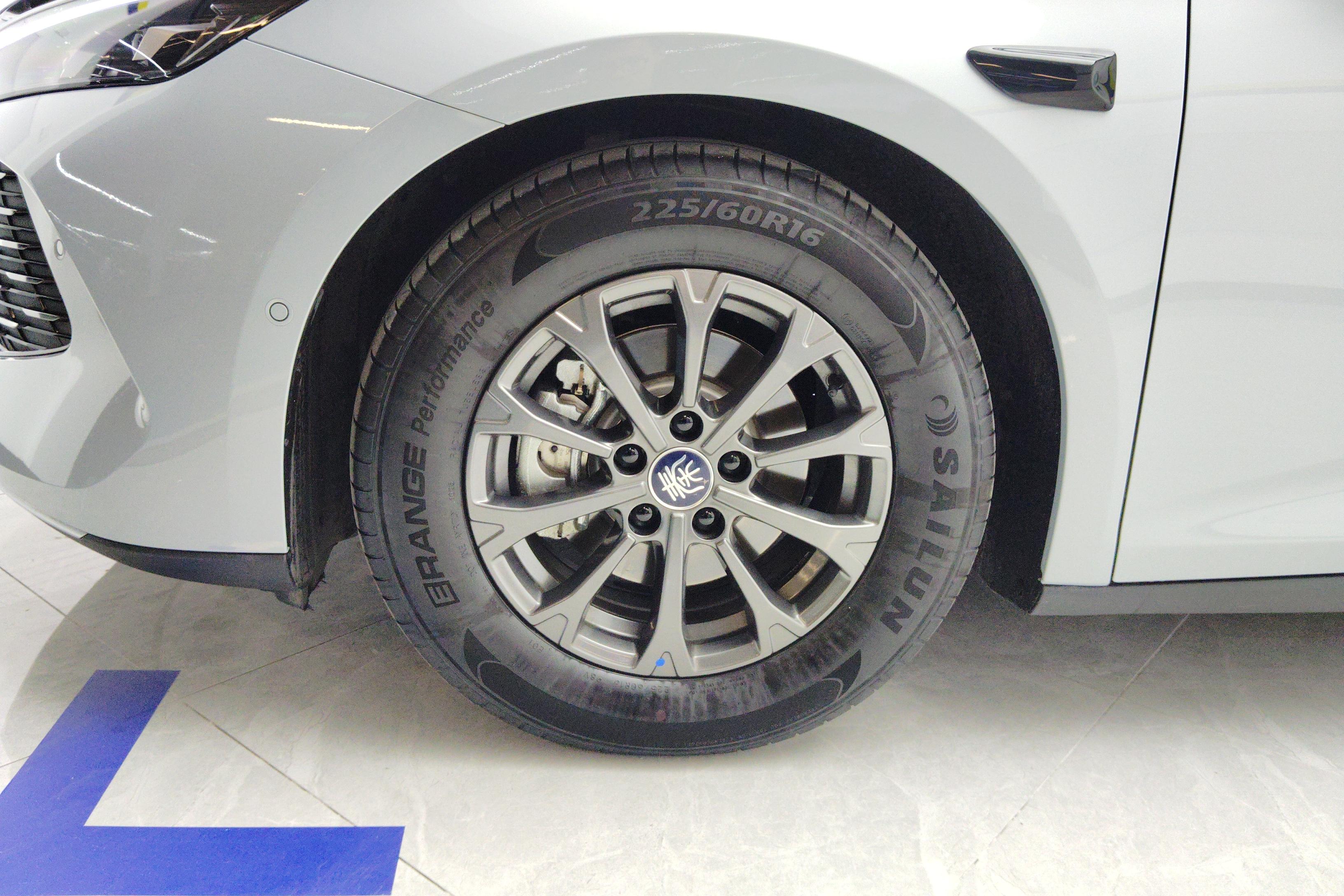 比亚迪秦L DM-i智驾版 2025款 1.5L 自动 80KM领先型 (国Ⅵ) 