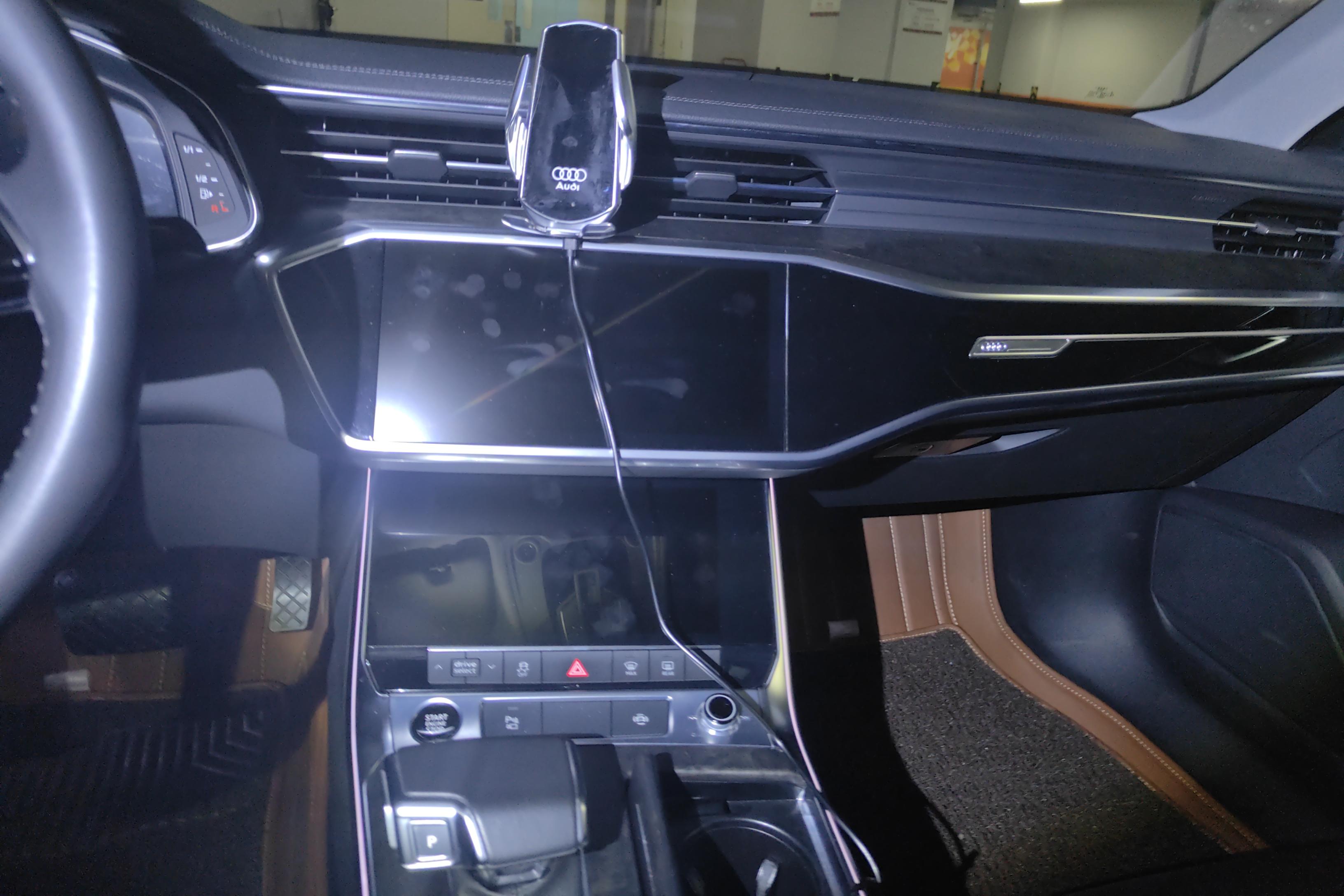 奥迪A6L 45TFSI 2022款 2.0T 自动 臻选致雅型 (国Ⅵ) 