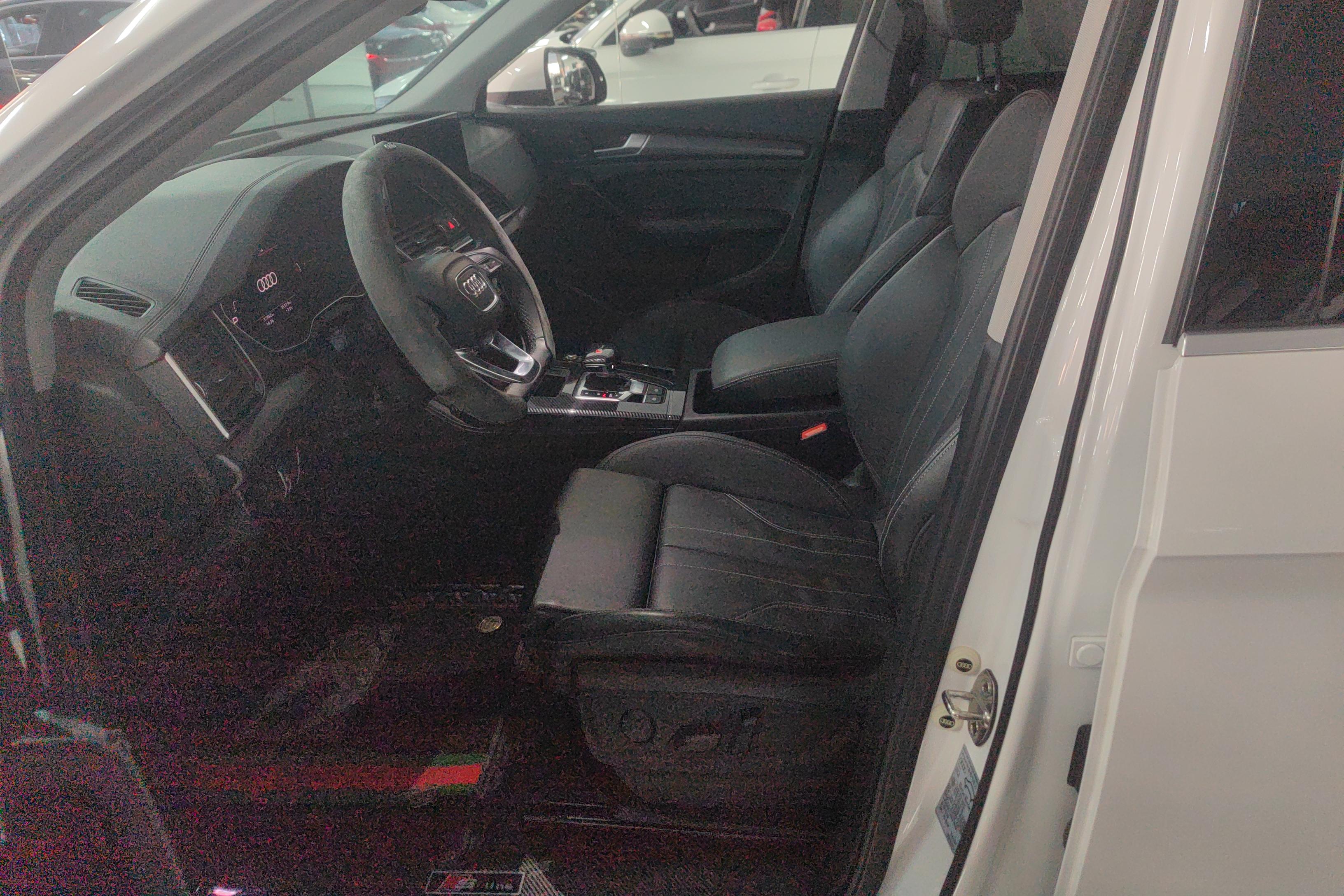 奥迪Q5L 40TFSI 2021款 2.0T 自动 豪华动感型 (国Ⅵ) 