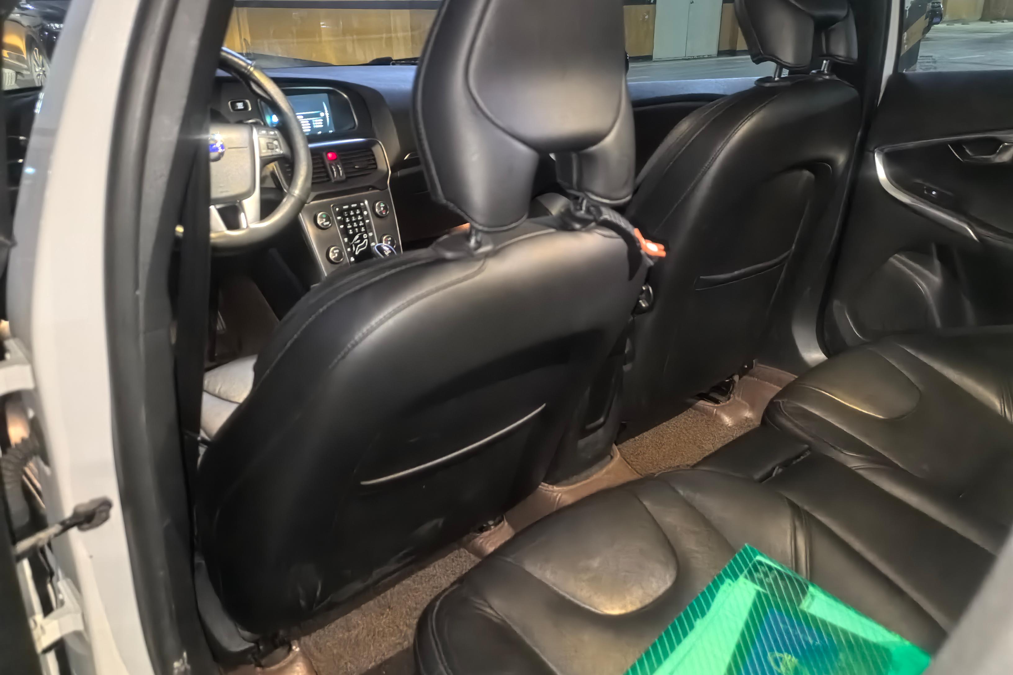 沃尔沃V40 [进口] 2015款 1.6T 自动 智雅版 (欧Ⅳ) 
