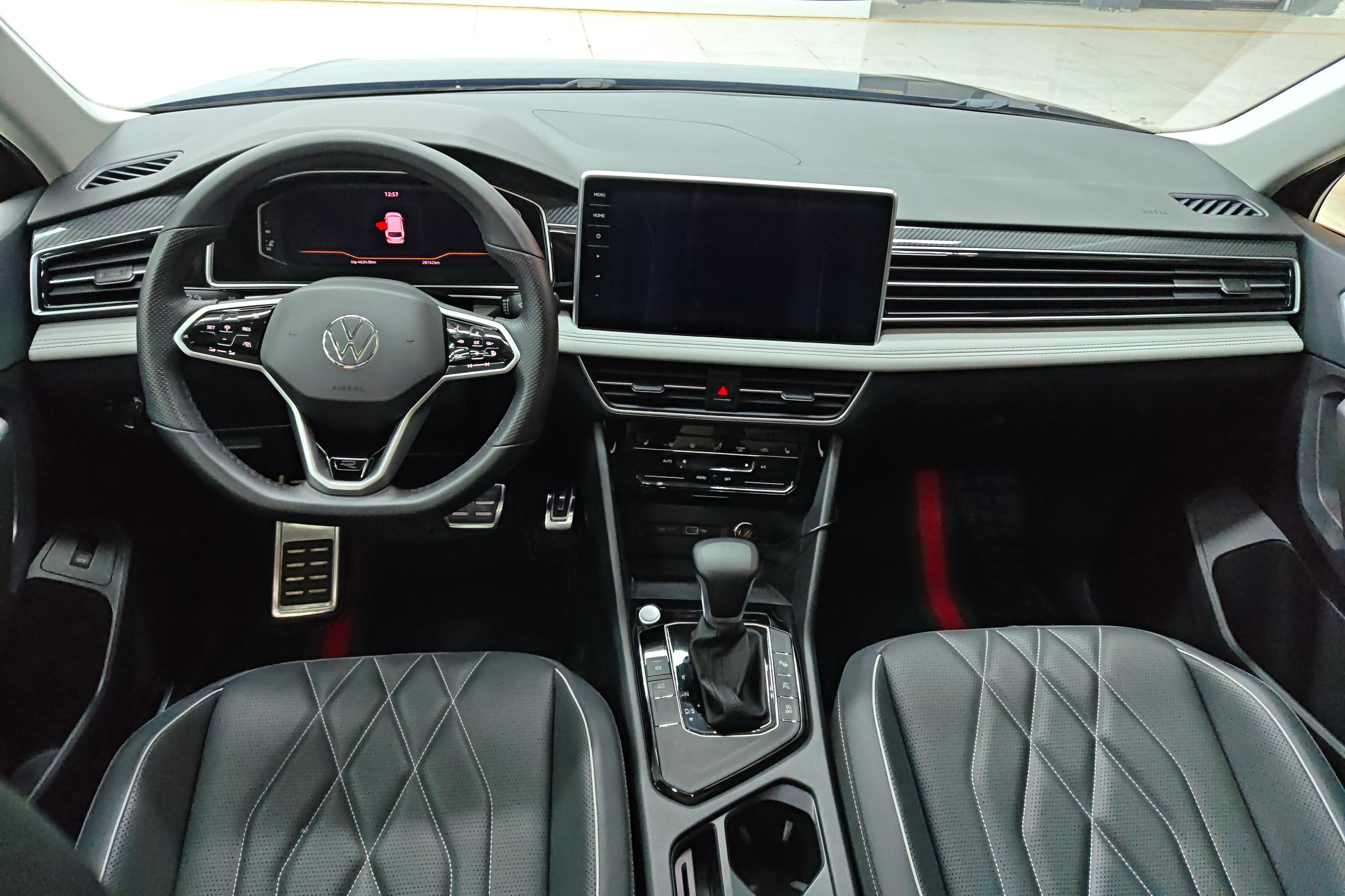 大众途观L R-Line 2023款 2.0T 自动 330TSI越享版 (国Ⅵ) 