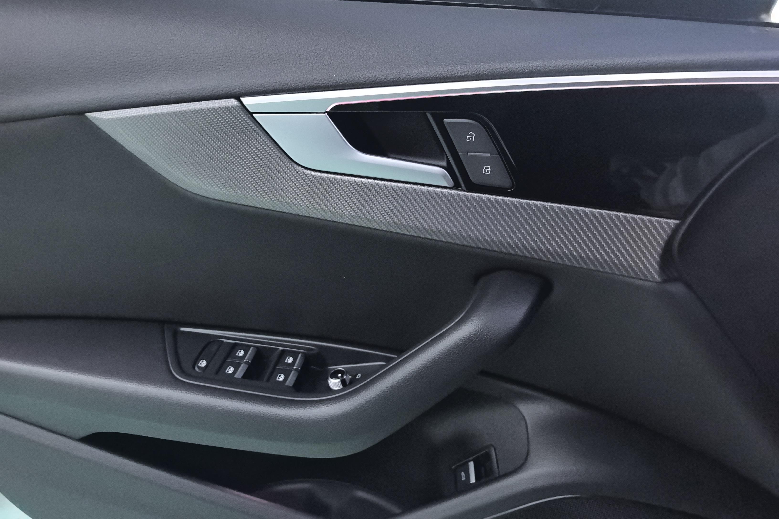 奥迪A4L 2022款 2.0T 自动 quattro-RS套件燃速型 (国Ⅵ) 