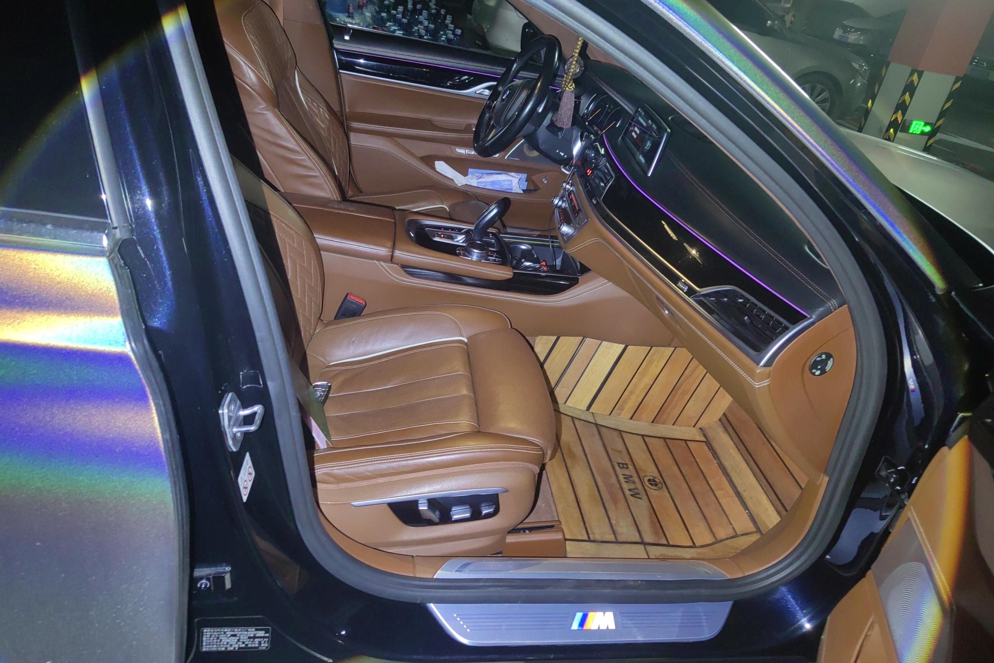 宝马7系 740Li [进口] 2018款 3.0T 自动 汽油 尊享型M运动套装 