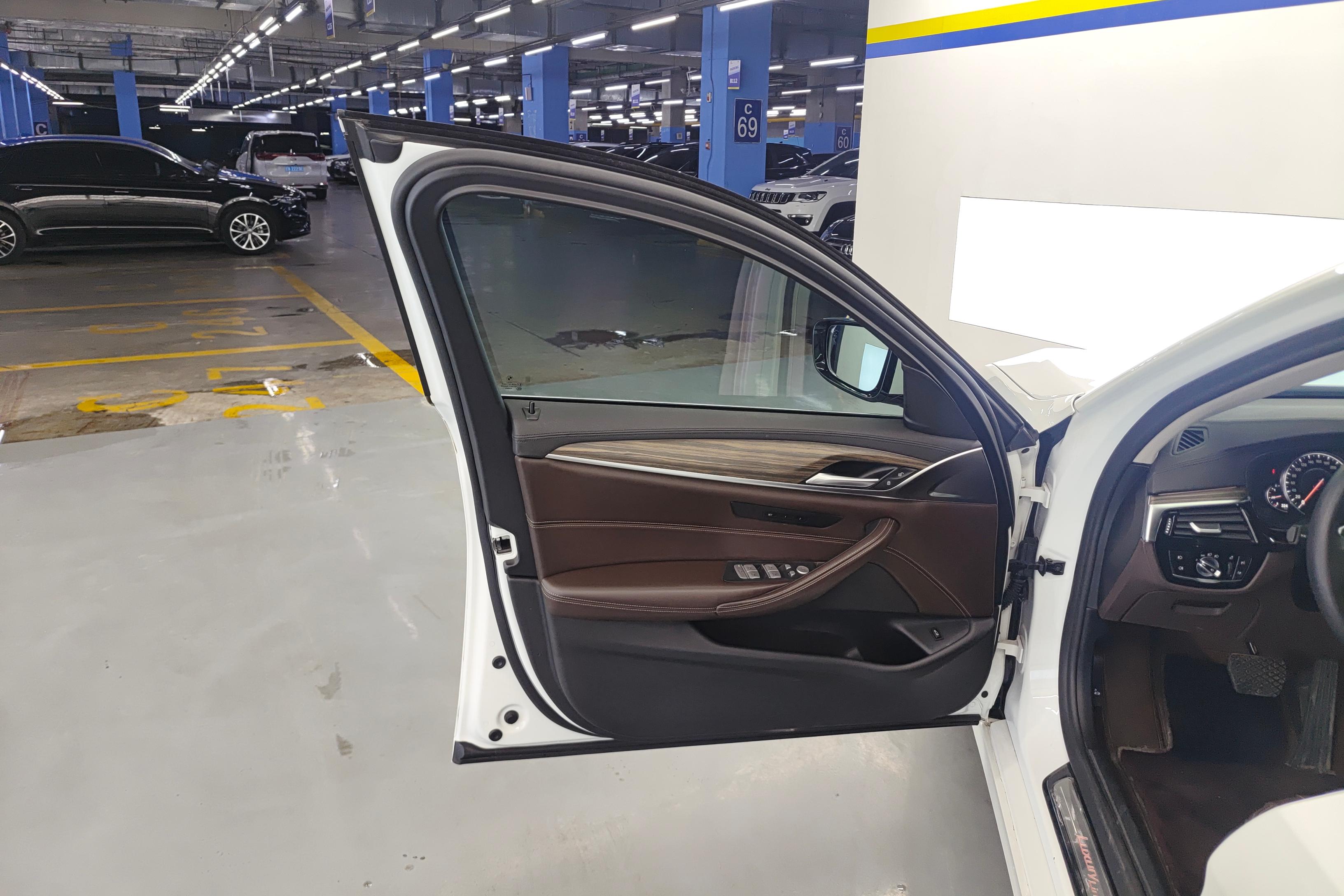 宝马5系 530Li 2018款 2.0T 自动 汽油 xDrive豪华套装改款 (国Ⅴ) 