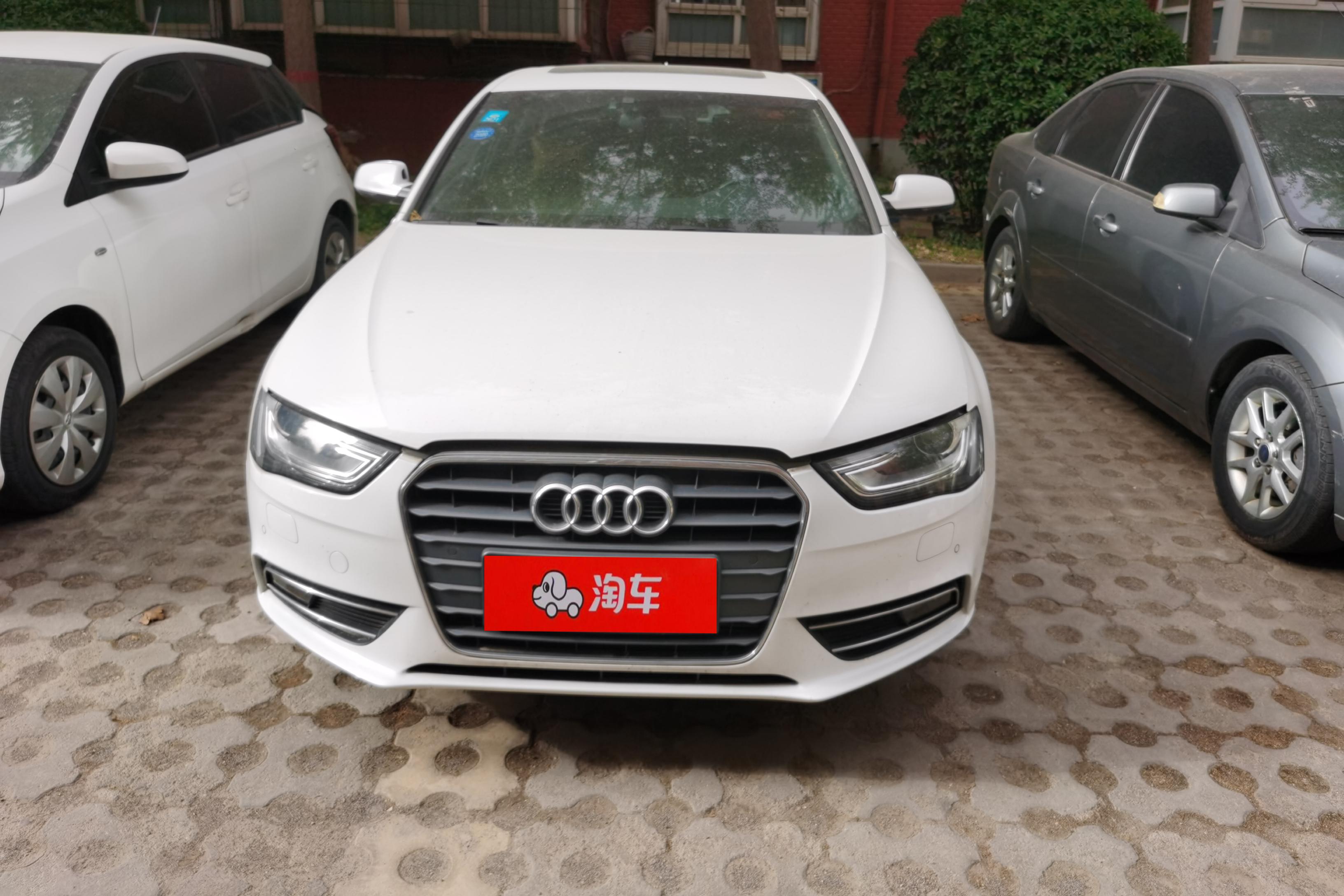 奥迪A4L 2015款 2.0T 自动 豪华型 (国Ⅳ) 