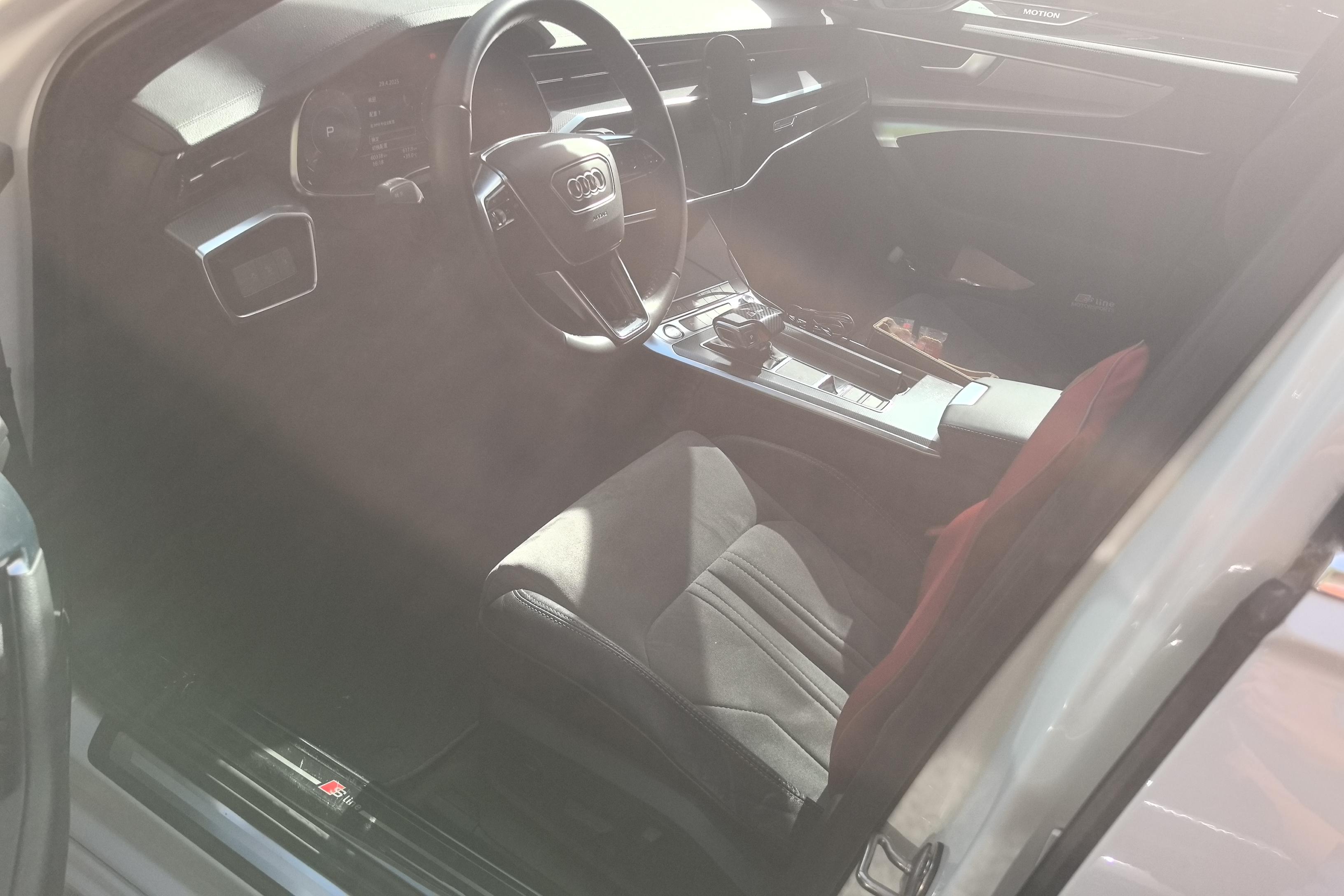 奥迪A6L 40TFSI 2020款 2.0T 自动 豪华动感型 (国Ⅵ) 