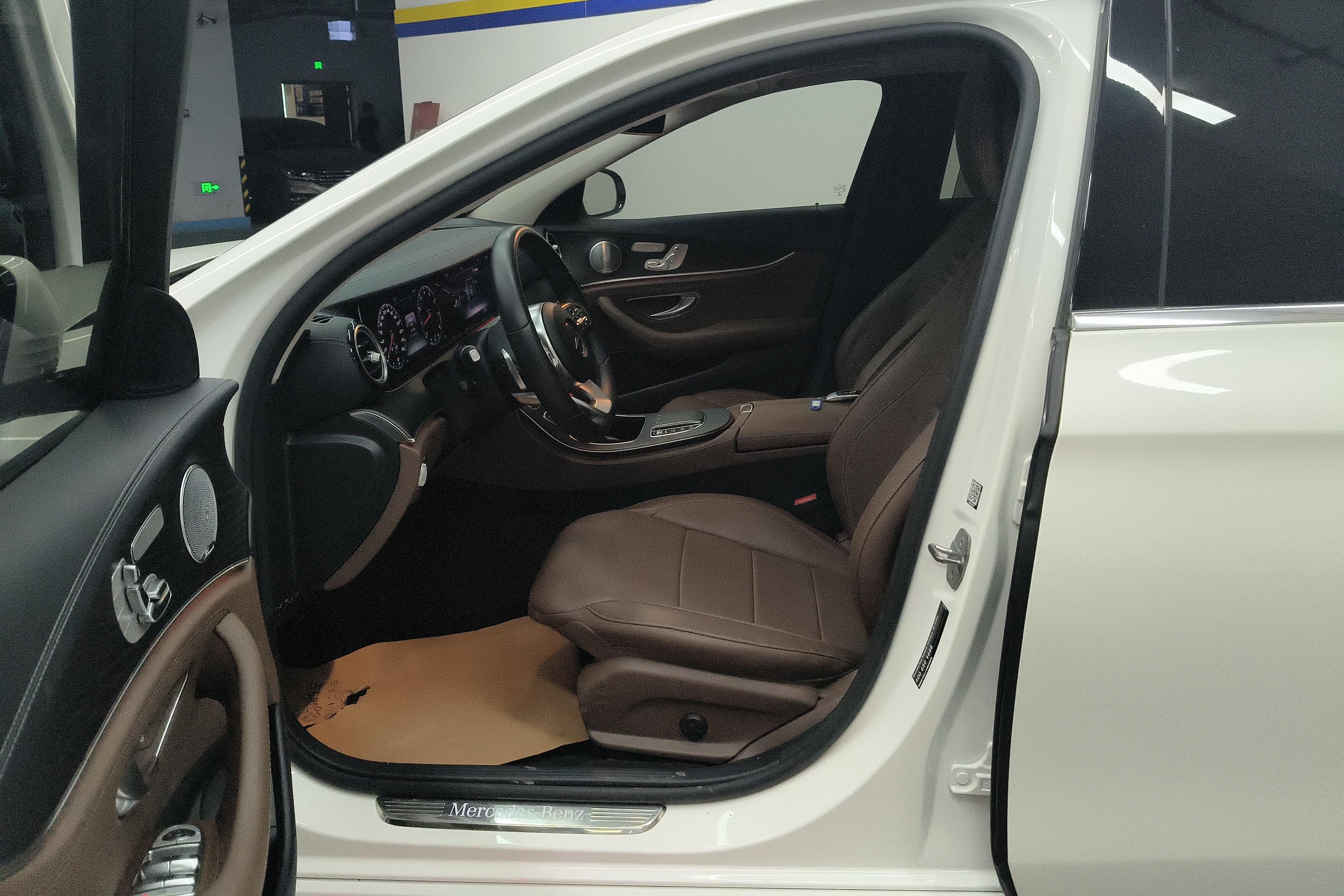 奔驰E级 E300L 2020款 2.0T 自动 汽油 运动豪华型 (国Ⅵ) 