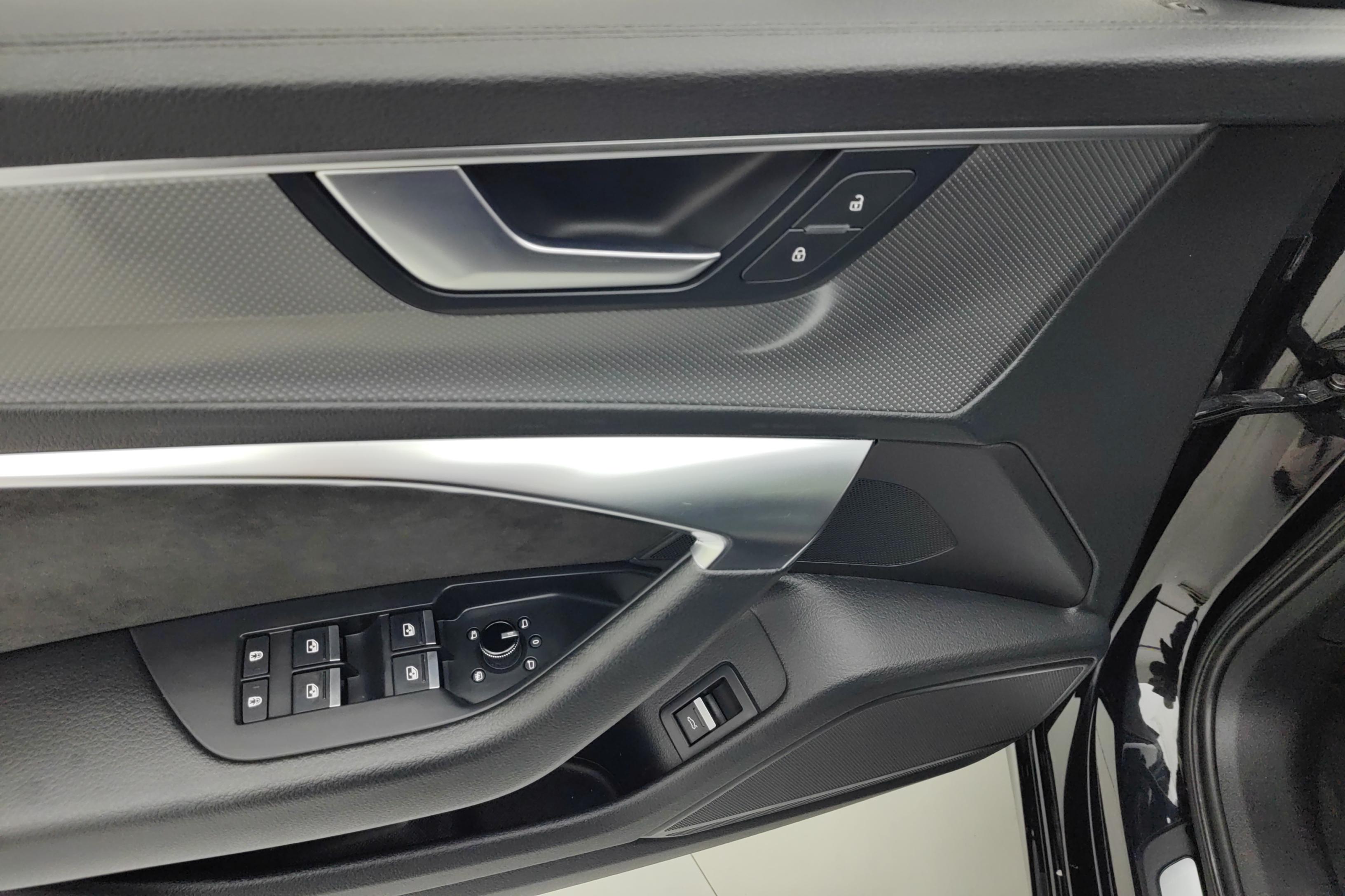 奥迪A6L 40TFSI 2019款 2.0T 自动 豪华动感型 (国Ⅵ) 