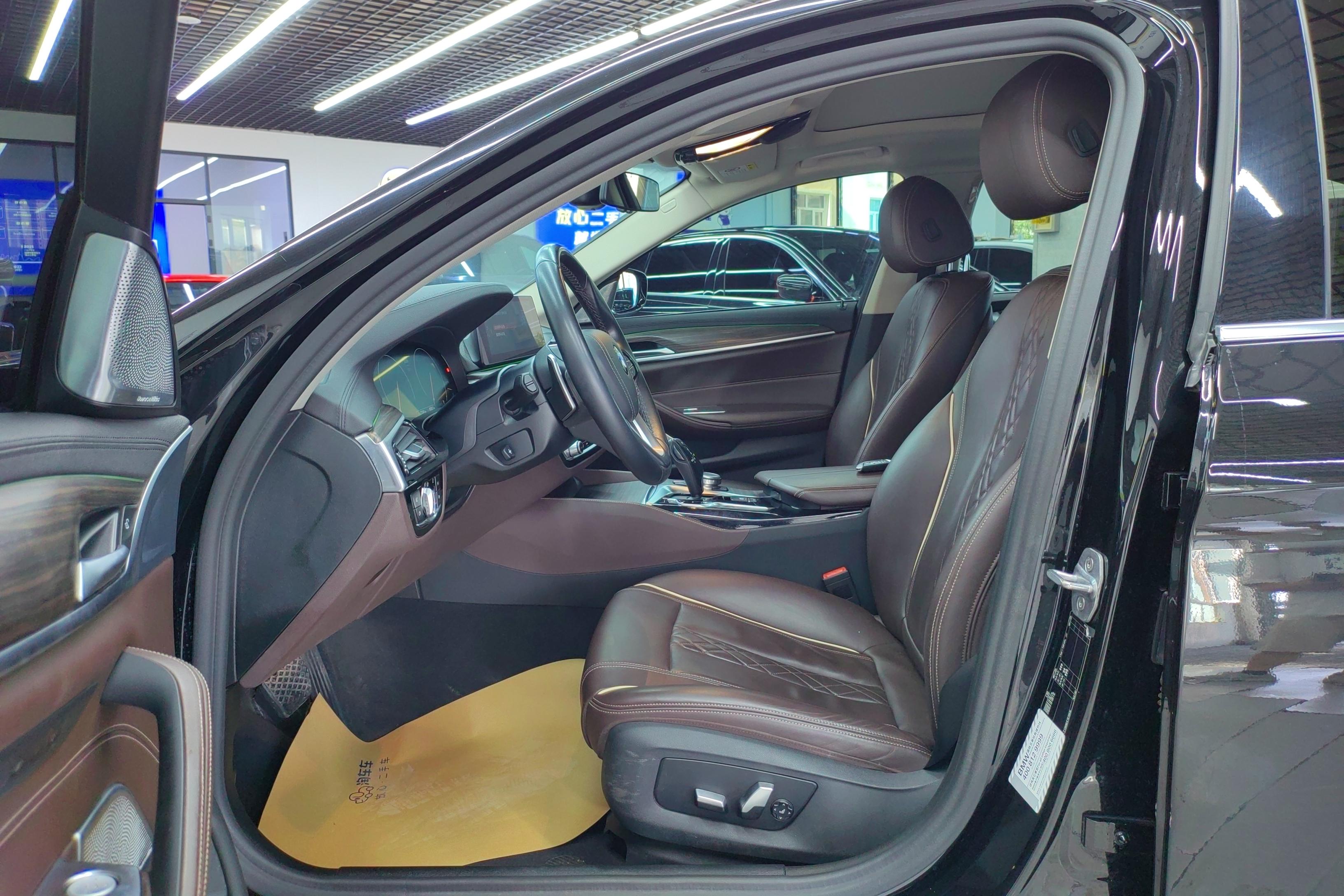 宝马5系 530Li 2019款 2.0T 自动 汽油 尊享型豪华套装 (国Ⅴ) 