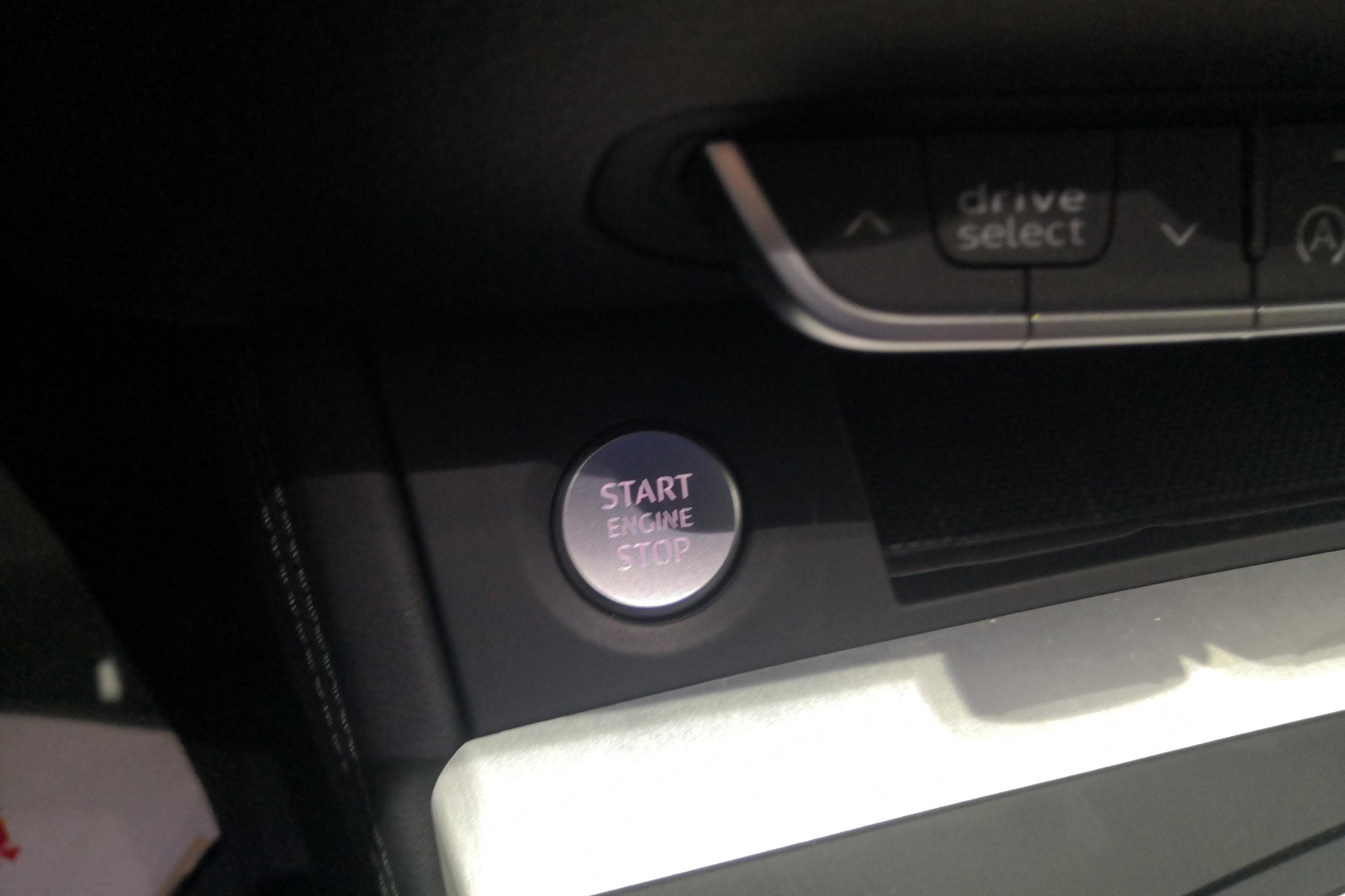 奥迪Q5L 40TFSI 2018款 2.0T 自动 荣享时尚型 (国Ⅵ) 