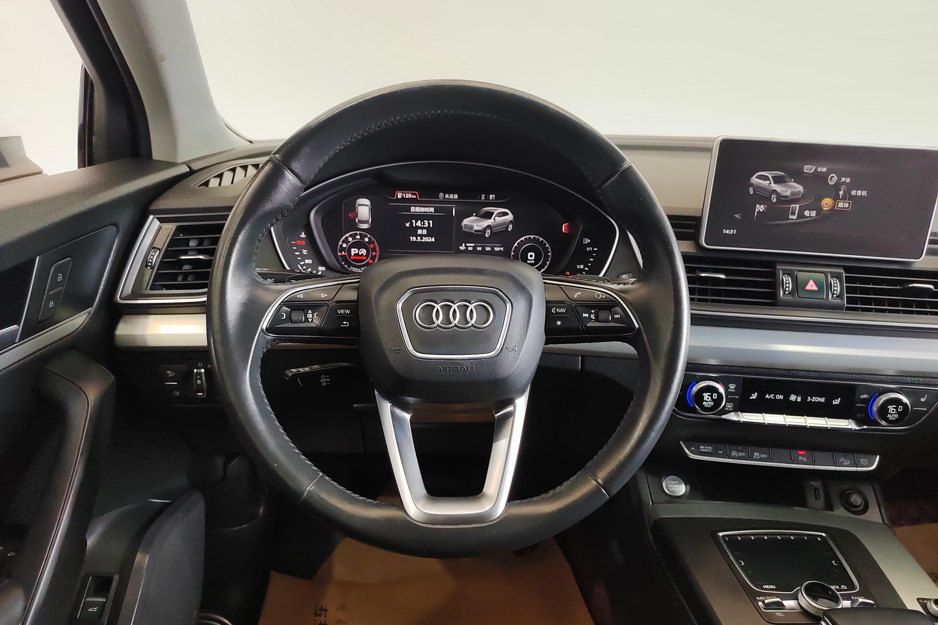 奥迪Q5L 40TFSI 2018款 2.0T 自动 荣享时尚型 (国Ⅴ) 