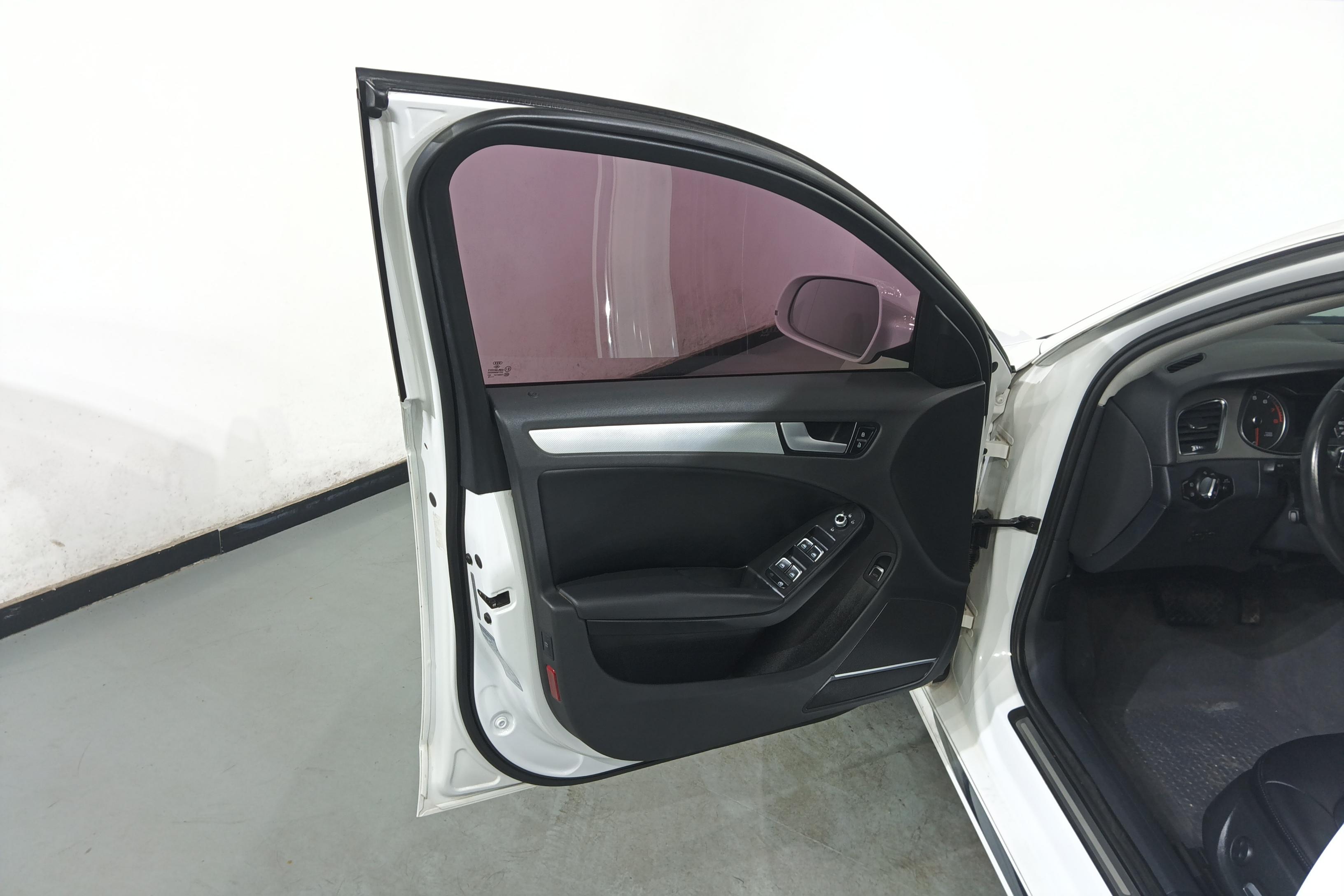 奥迪A4L 2016款 2.0T 自动 标准型典藏版 (国Ⅴ) 