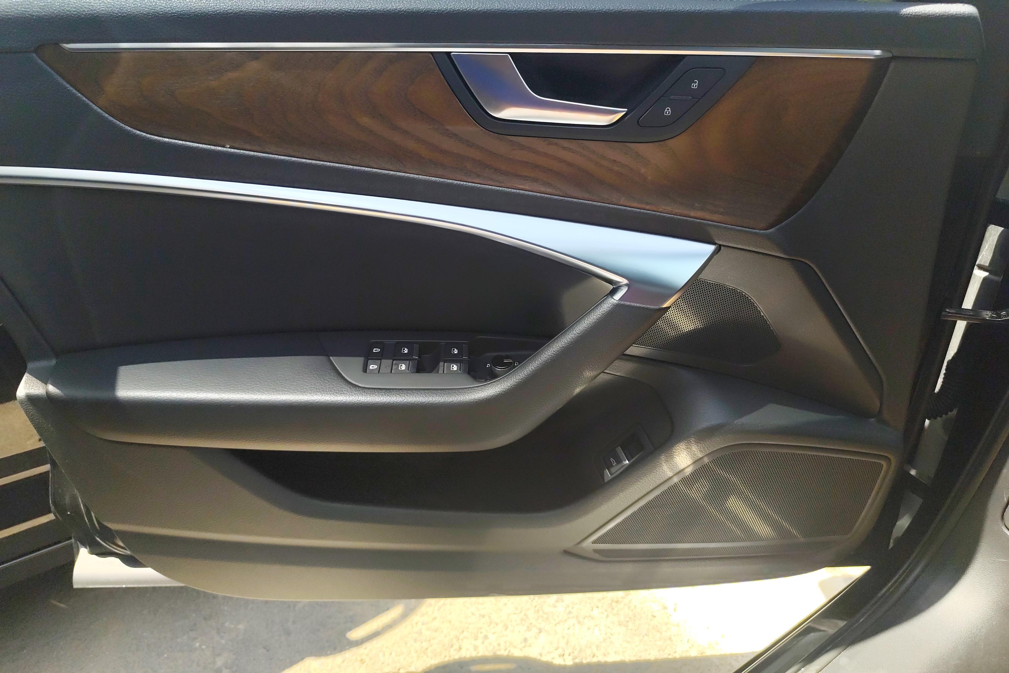 奥迪A6L 40TFSI 2020款 2.0T 自动 豪华动感型 (国Ⅵ) 