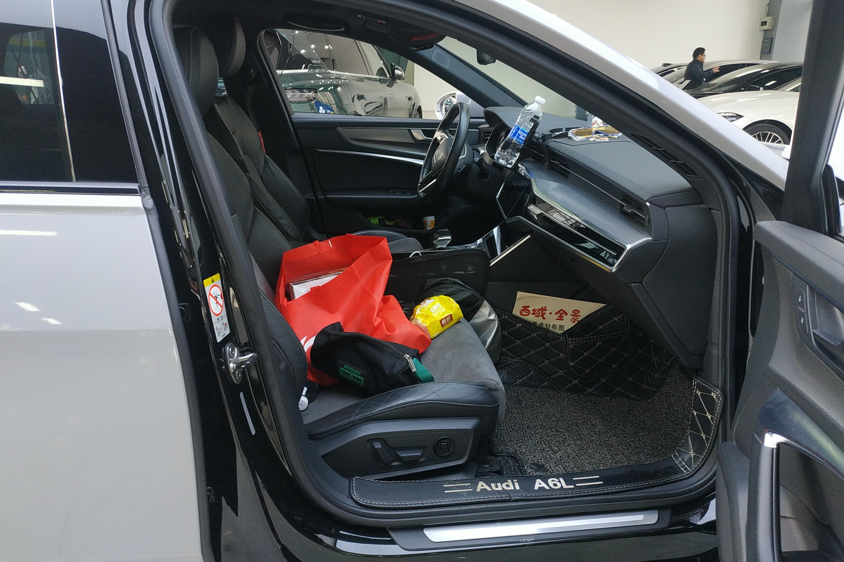 奥迪A6L 40TFSI 2019款 2.0T 自动 豪华动感型 (国Ⅵ) 