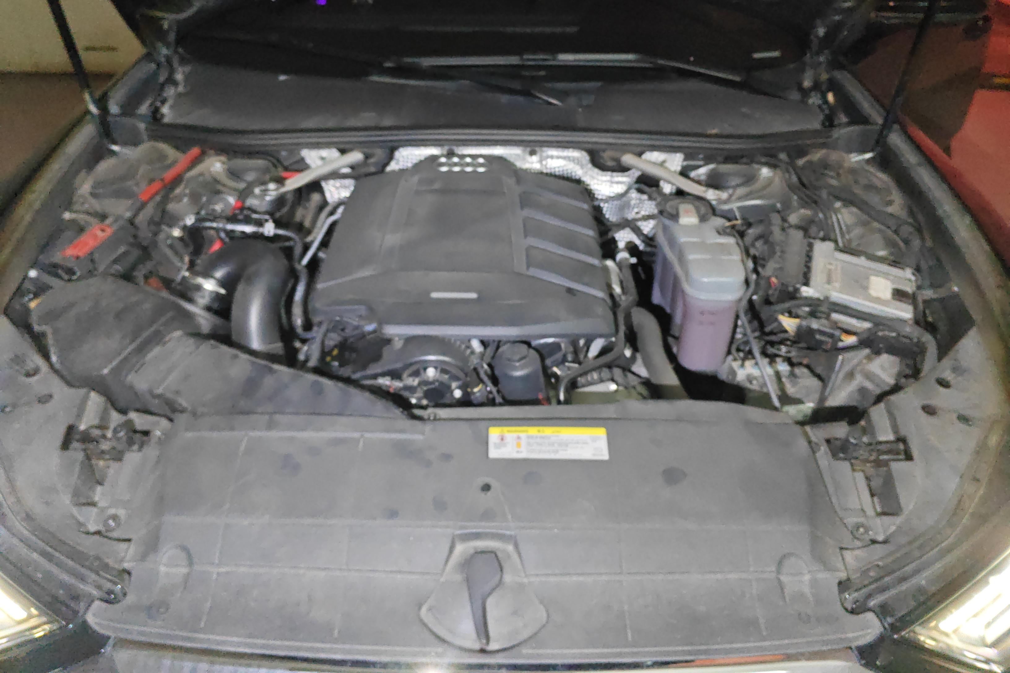 奥迪A6L 40TFSI 2019款 2.0T 自动 豪华动感型 (国Ⅵ) 