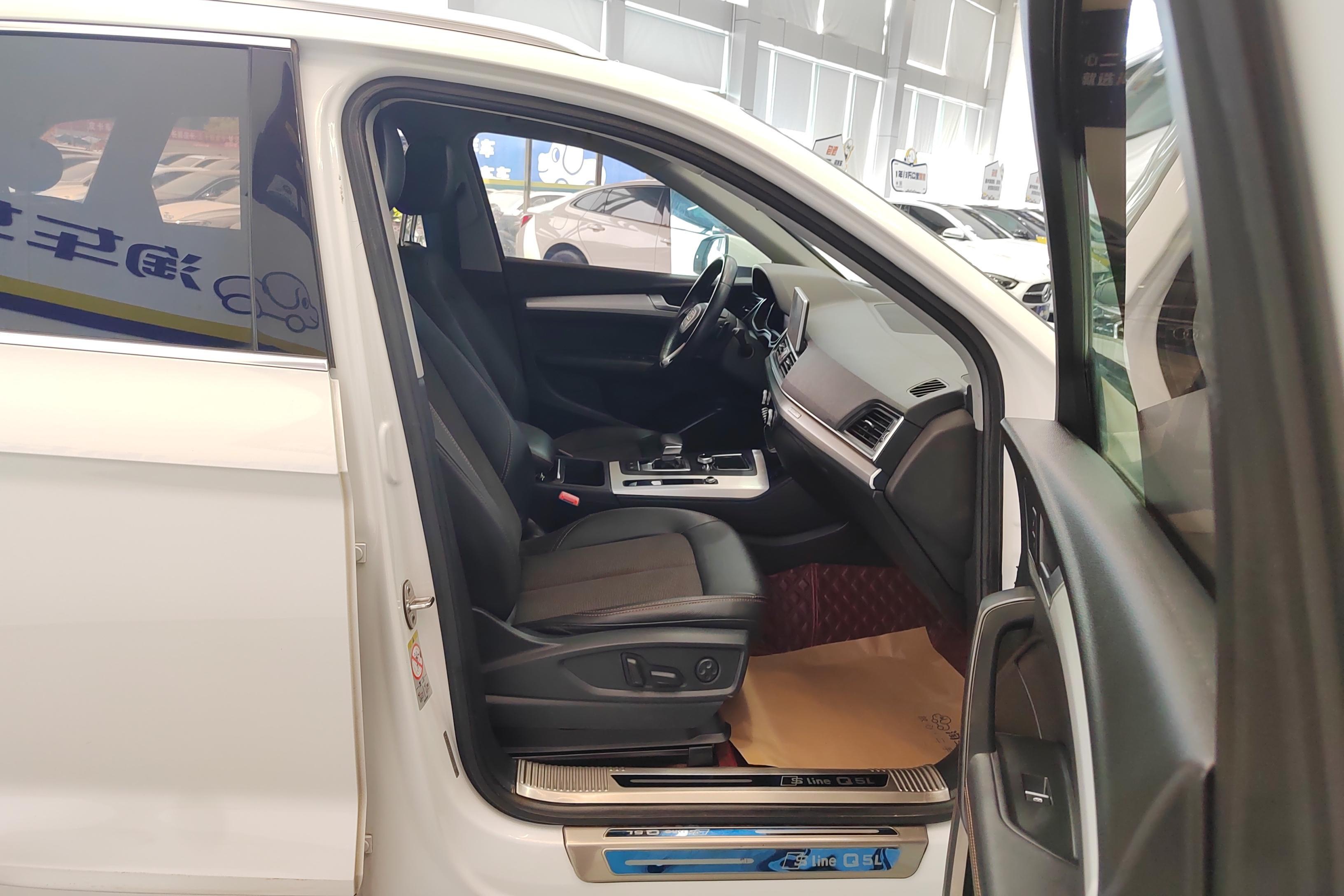 奥迪Q5L 40TFSI 2018款 2.0T 自动 荣享时尚型 (国Ⅴ) 