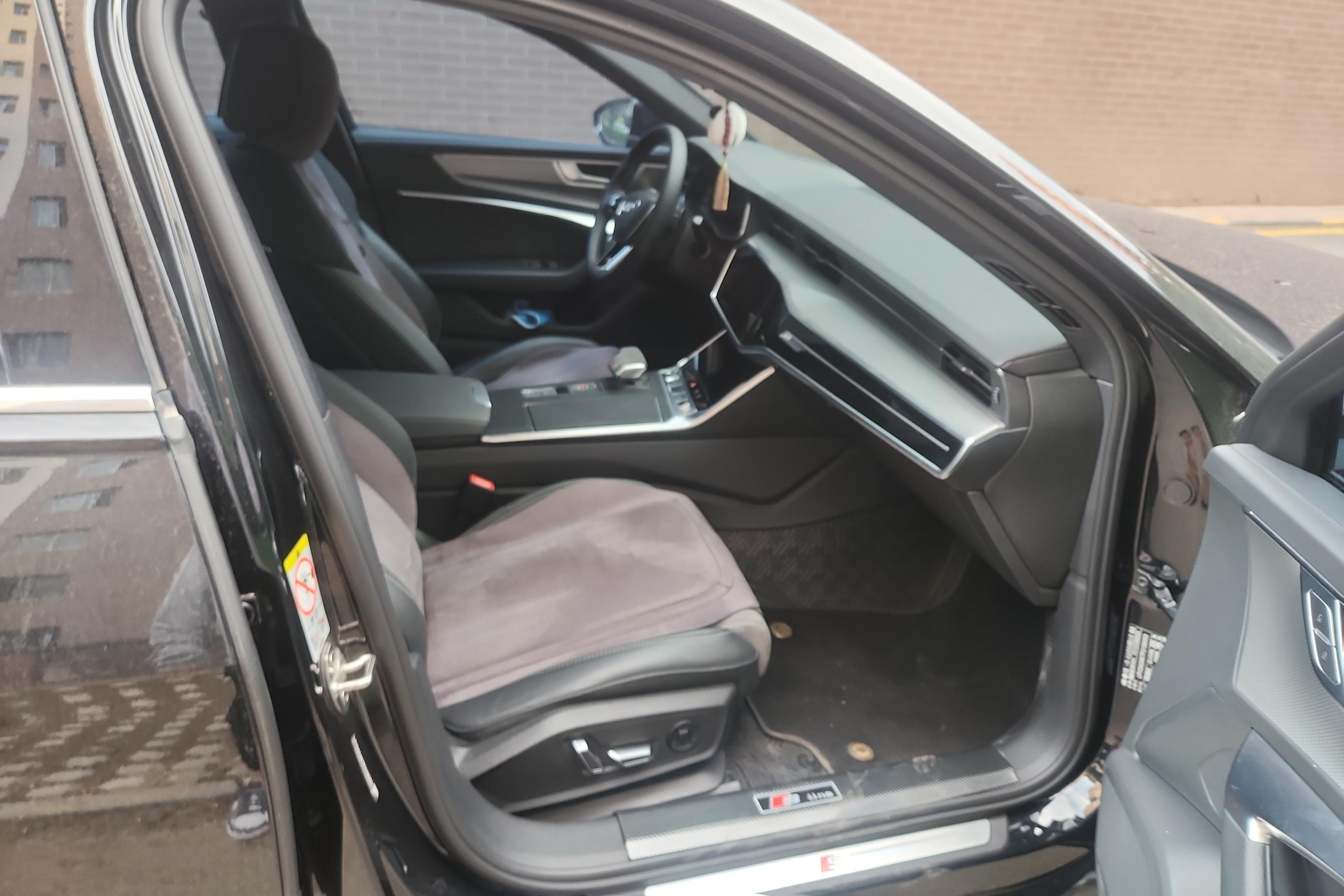 奥迪A6L 40TFSI 2023款 2.0T 自动 前驱 豪华动感型 (国Ⅵ) 