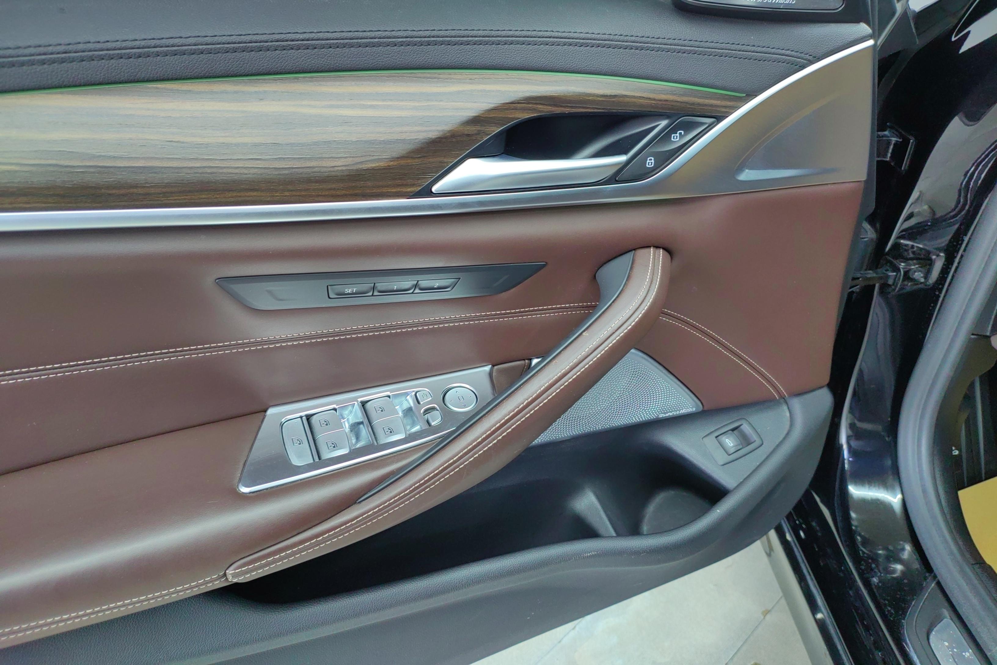 宝马5系 530Li 2019款 2.0T 自动 汽油 尊享型豪华套装 (国Ⅴ) 