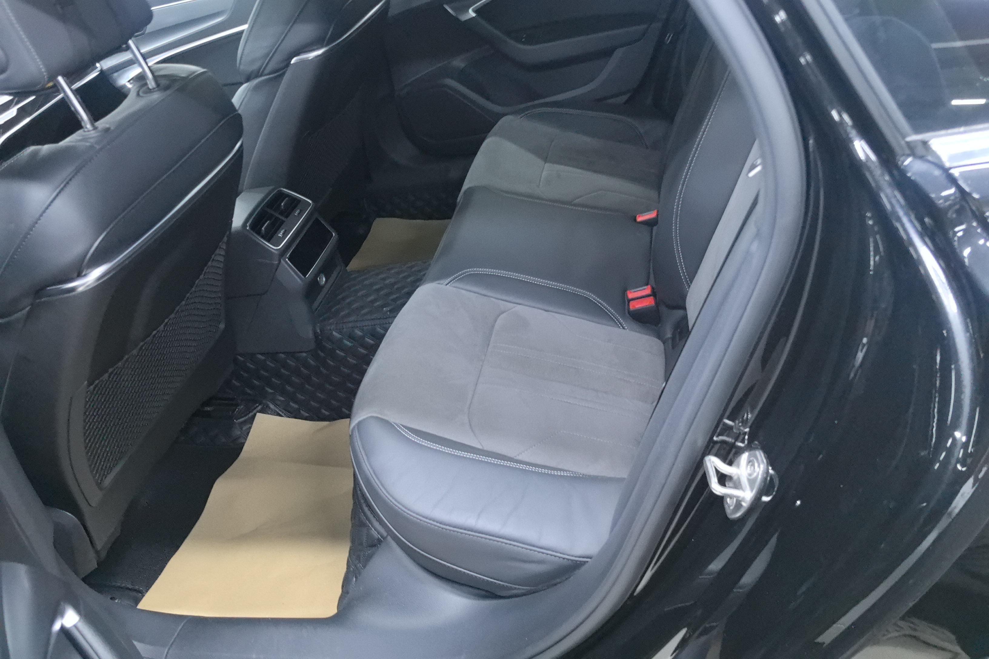 奥迪A6L 45TFSI 2022款 2.0T 自动 臻选动感型 (国Ⅵ) 