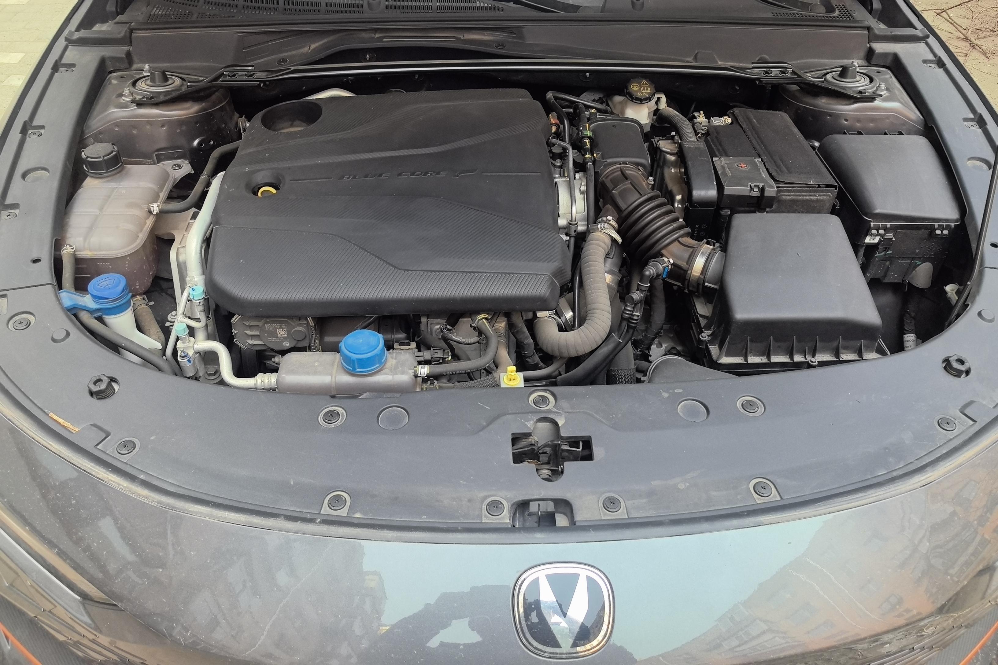 长安UNI-V 2023款 1.5T 自动 运动版 (国Ⅵ) 