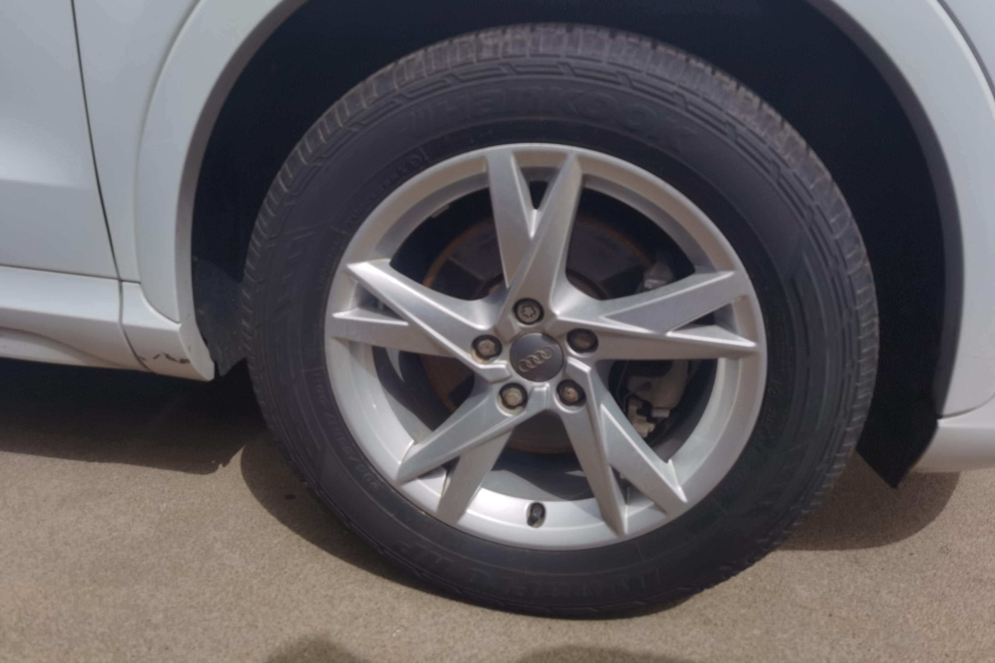 奥迪Q3 30TFSI 2018款 1.4T 自动 前驱 时尚型30周年纪念版 (国Ⅴ) 