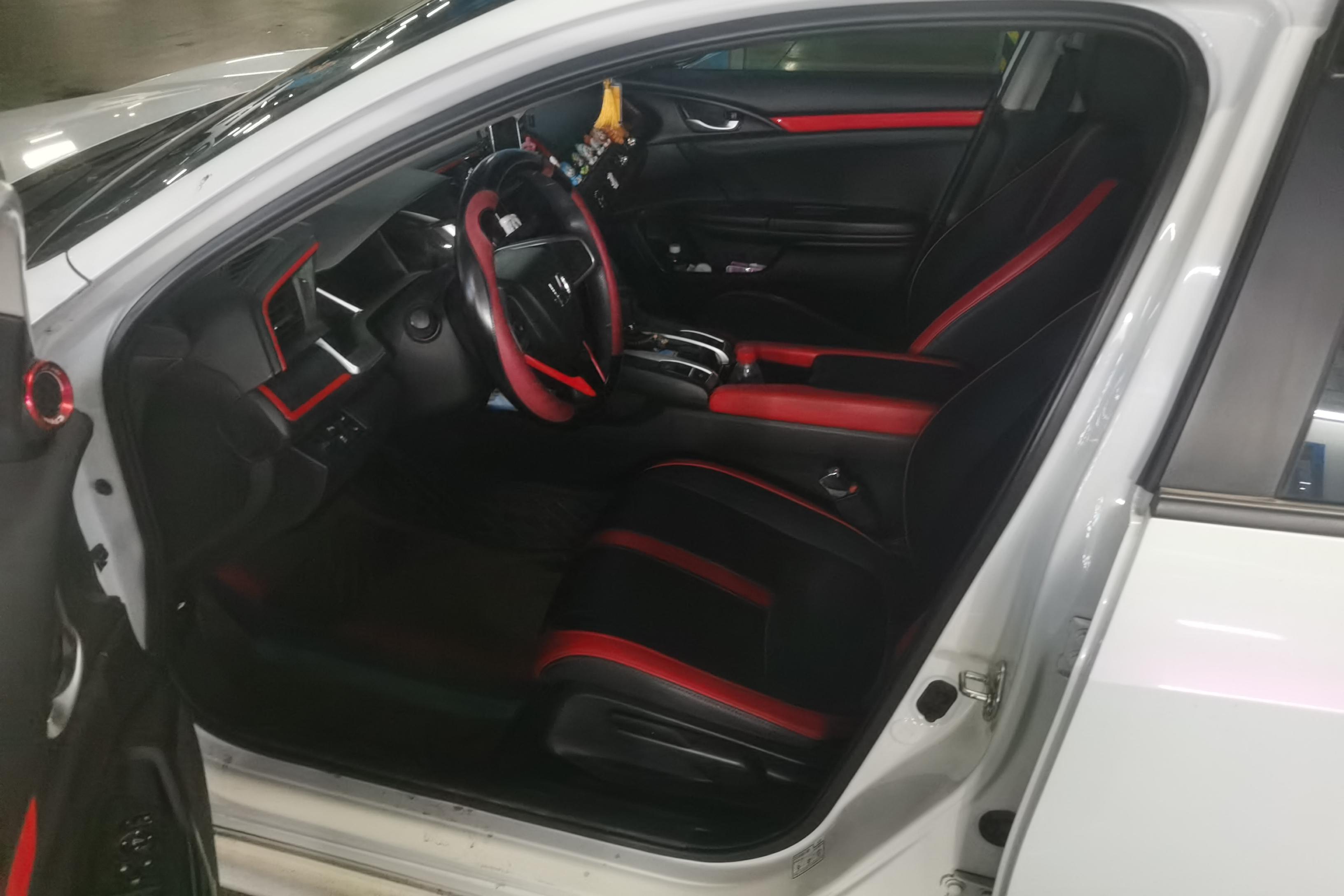 本田思域 2016款 1.5T 自动 豪华版220TURBO (国Ⅴ) 