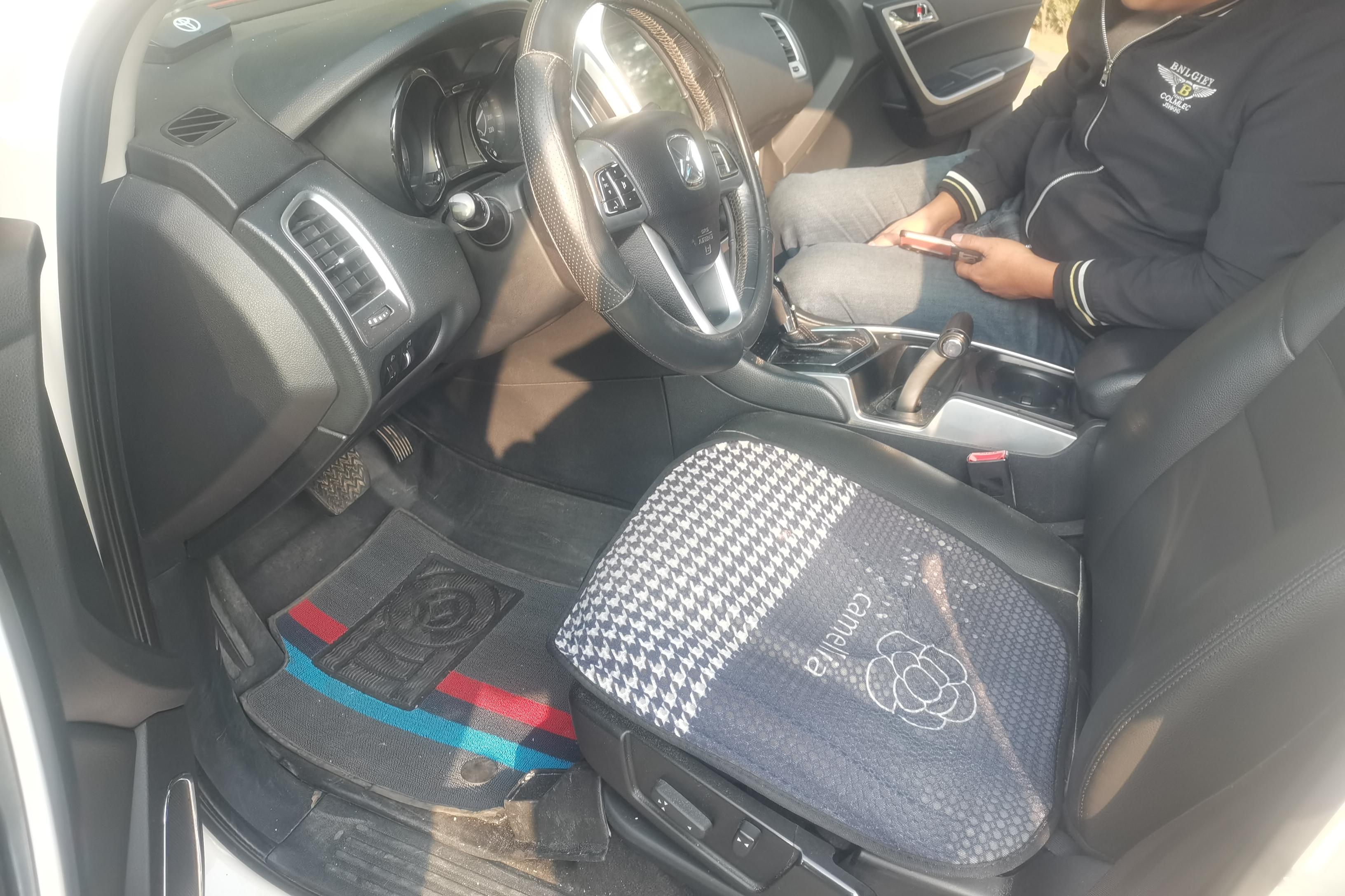 江铃驭胜 S350 2013款 2.4T 自动 后驱 豪华版 (国Ⅳ) 