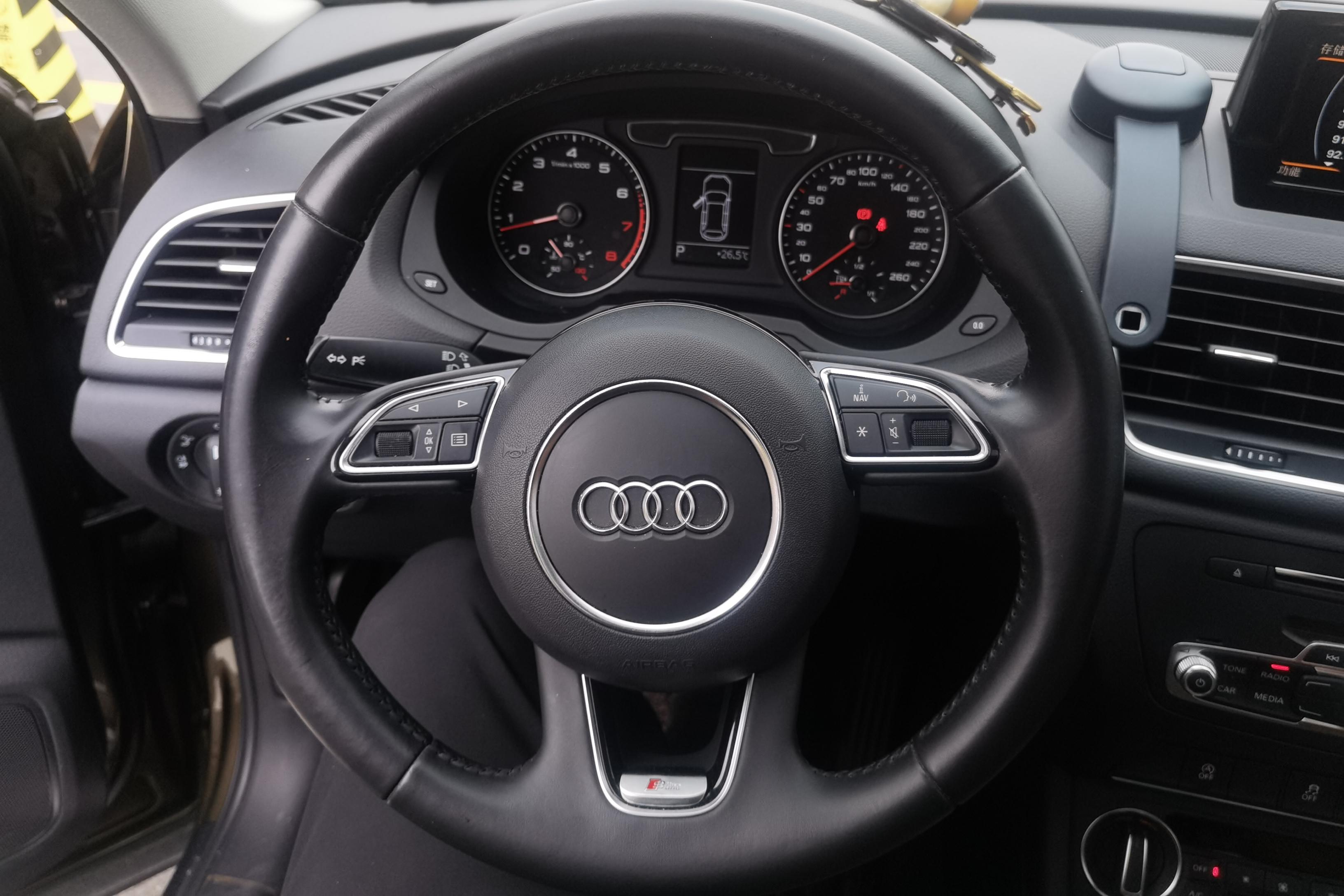 奥迪Q3 35TFSI 2018款 2.0T 自动 前驱 时尚型30周年纪念版 (国Ⅴ) 