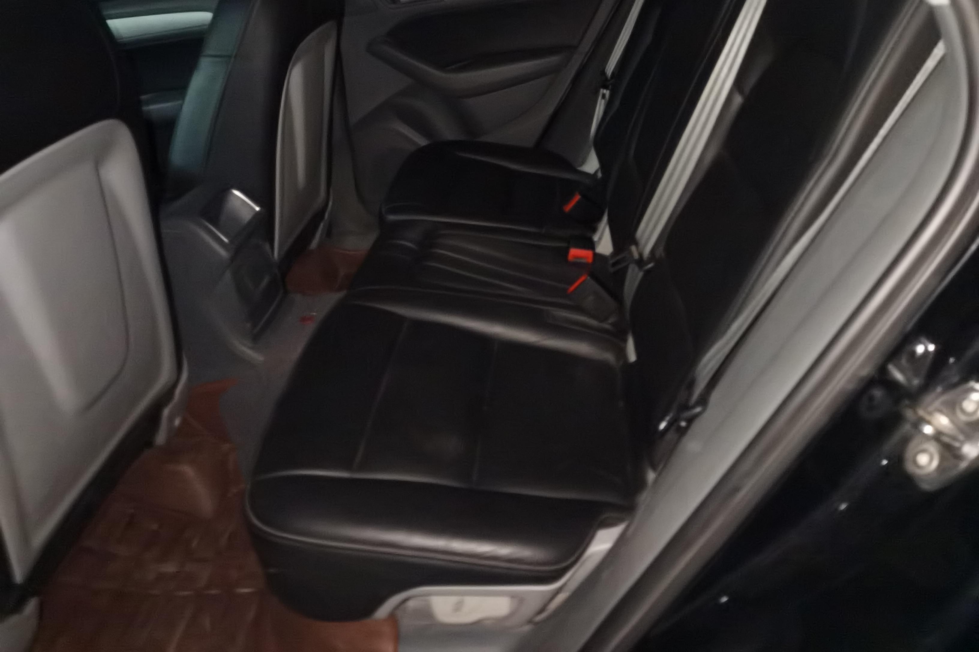 奥迪Q5 2013款 2.0T 自动 四驱 汽油 进取型 (国Ⅳ) 