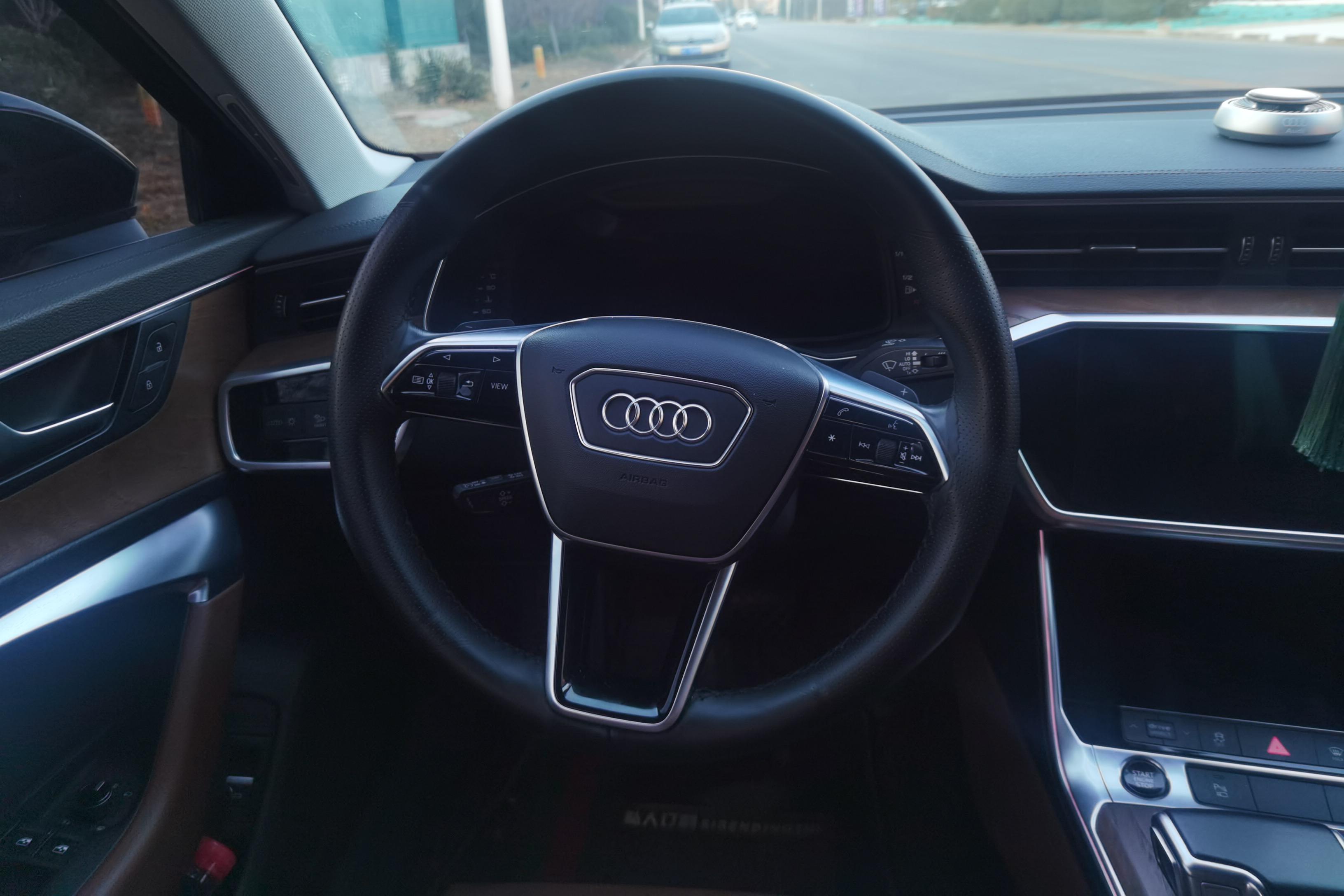 奥迪A6L 45TFSI 2022款 2.0T 自动 臻选动感型 (国Ⅵ) 