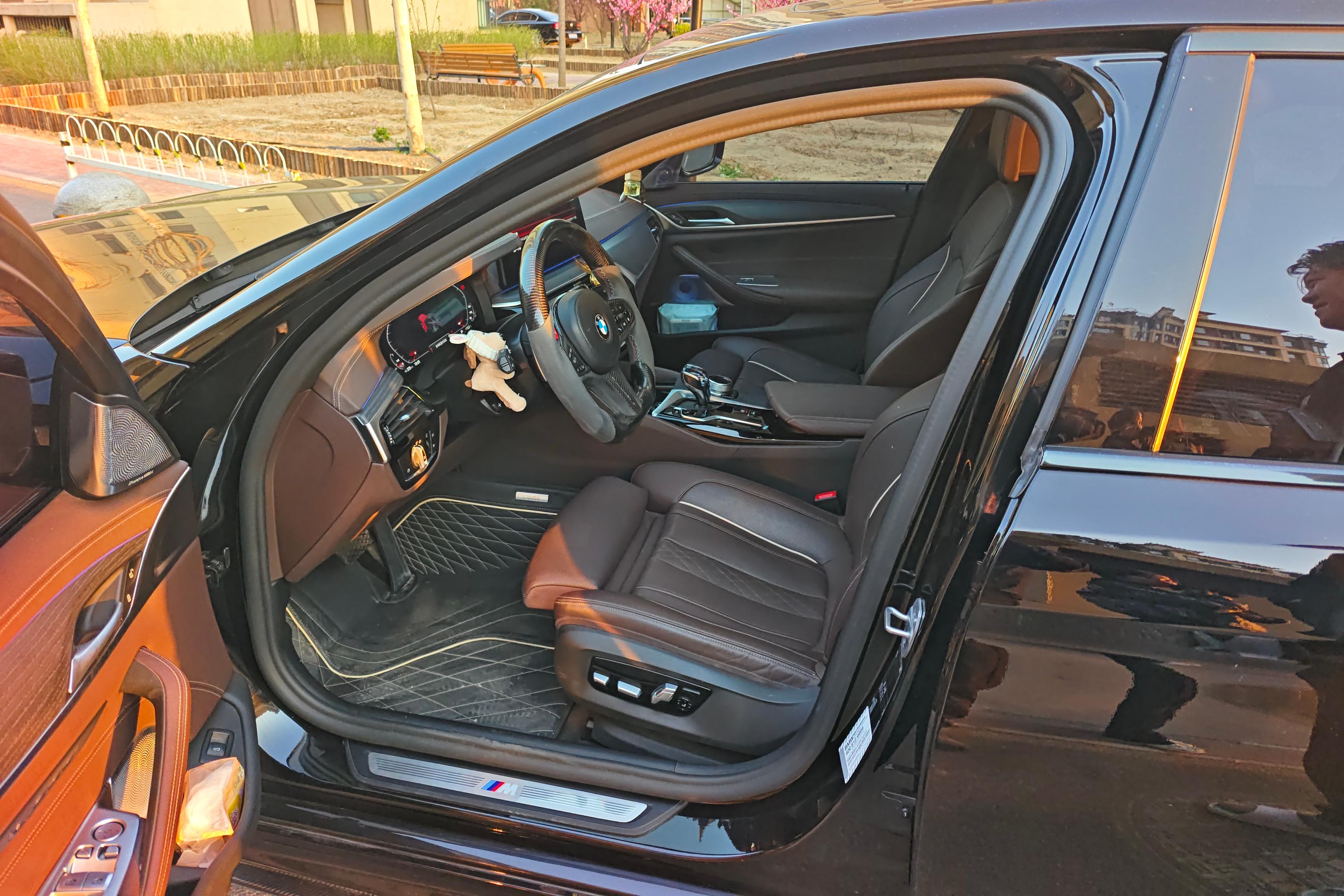 宝马5系 530Li 2021款 2.0T 自动 汽油 尊享型M运动套装 (国Ⅵ) 