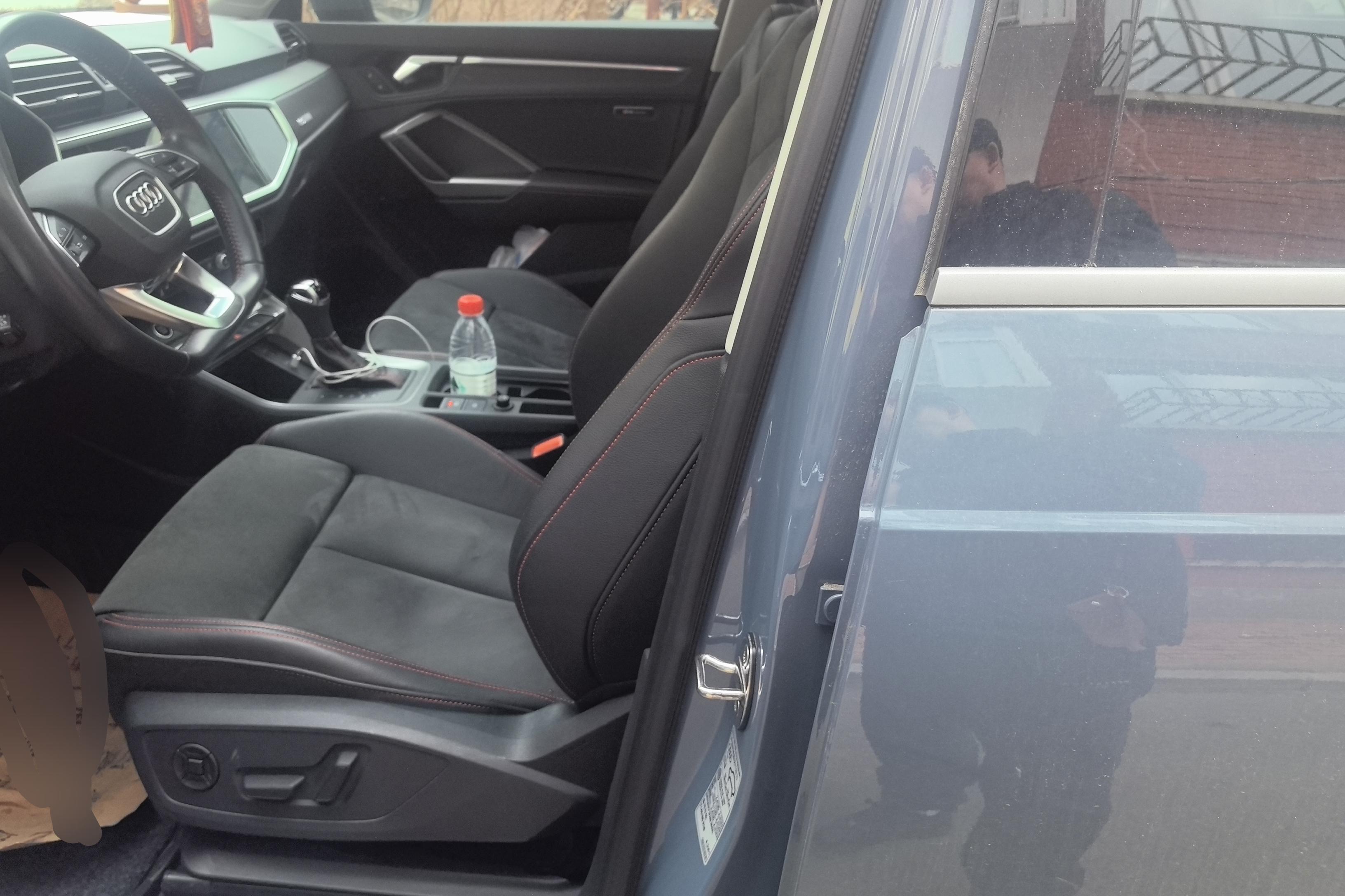 奥迪Q3 40TFSI 2022款 2.0T 自动 前驱 RS套件燃速型 (国Ⅵ) 