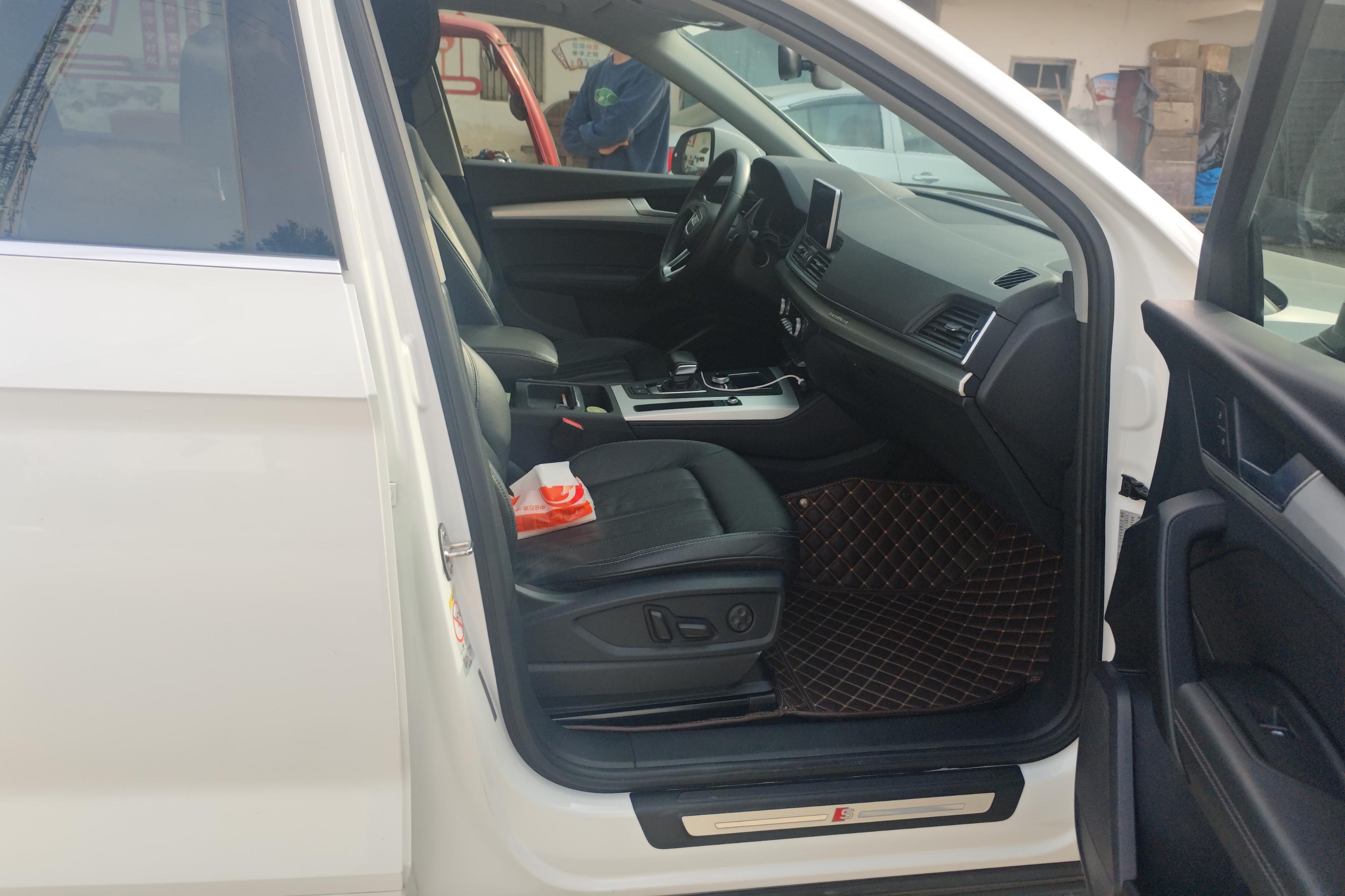 奥迪Q5L 40TFSI 2020款 2.0T 自动 荣享时尚型 (国Ⅵ) 