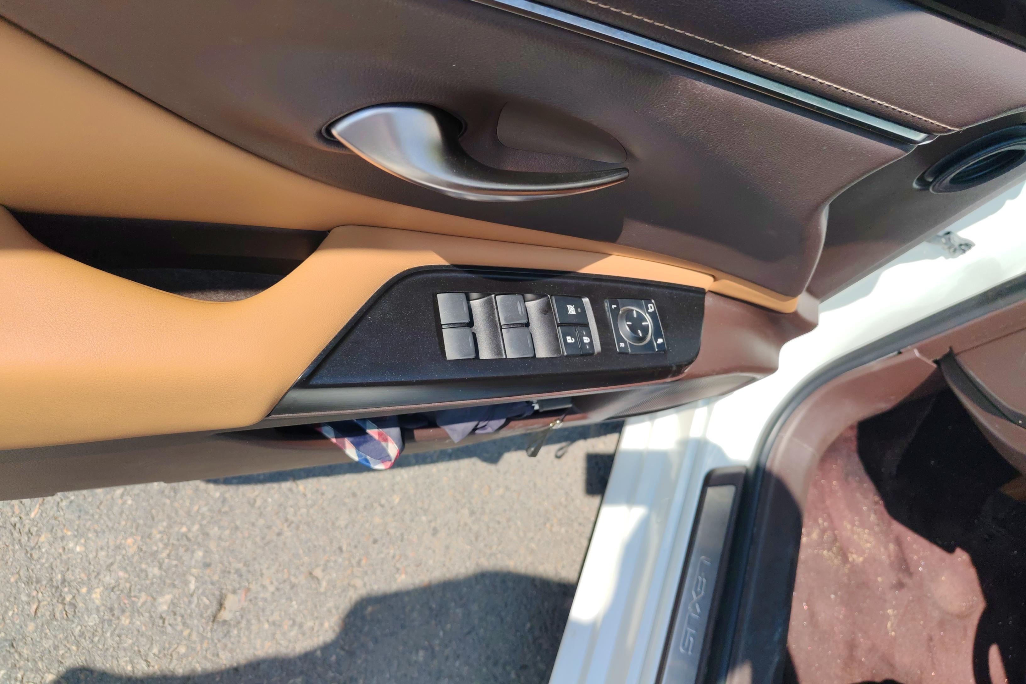 雷克萨斯ES 200 [进口] 2020款 2.0L 自动 卓越版 