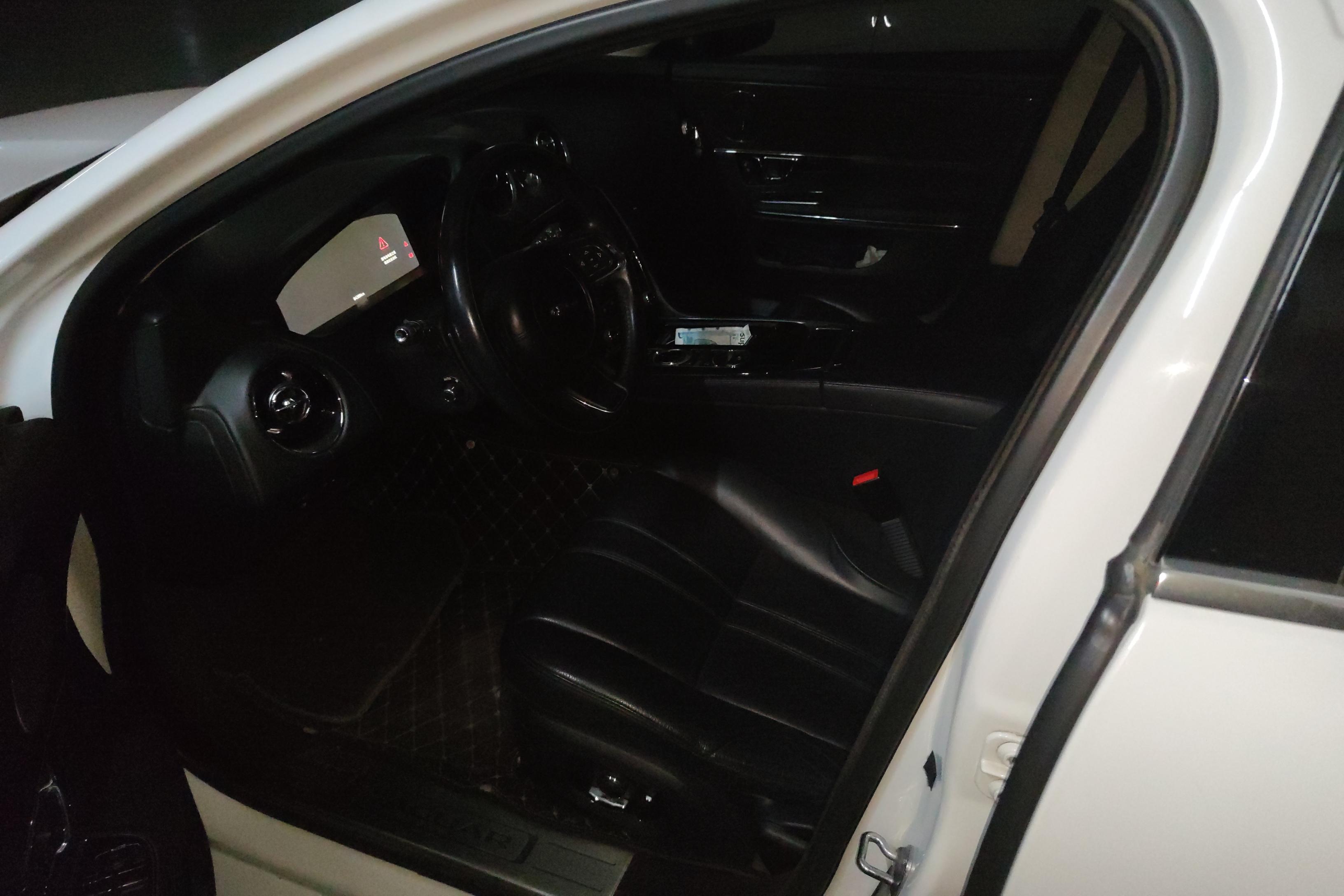 捷豹XJ L [进口] 2016款 3.0T 自动 汽油 典雅商务版 