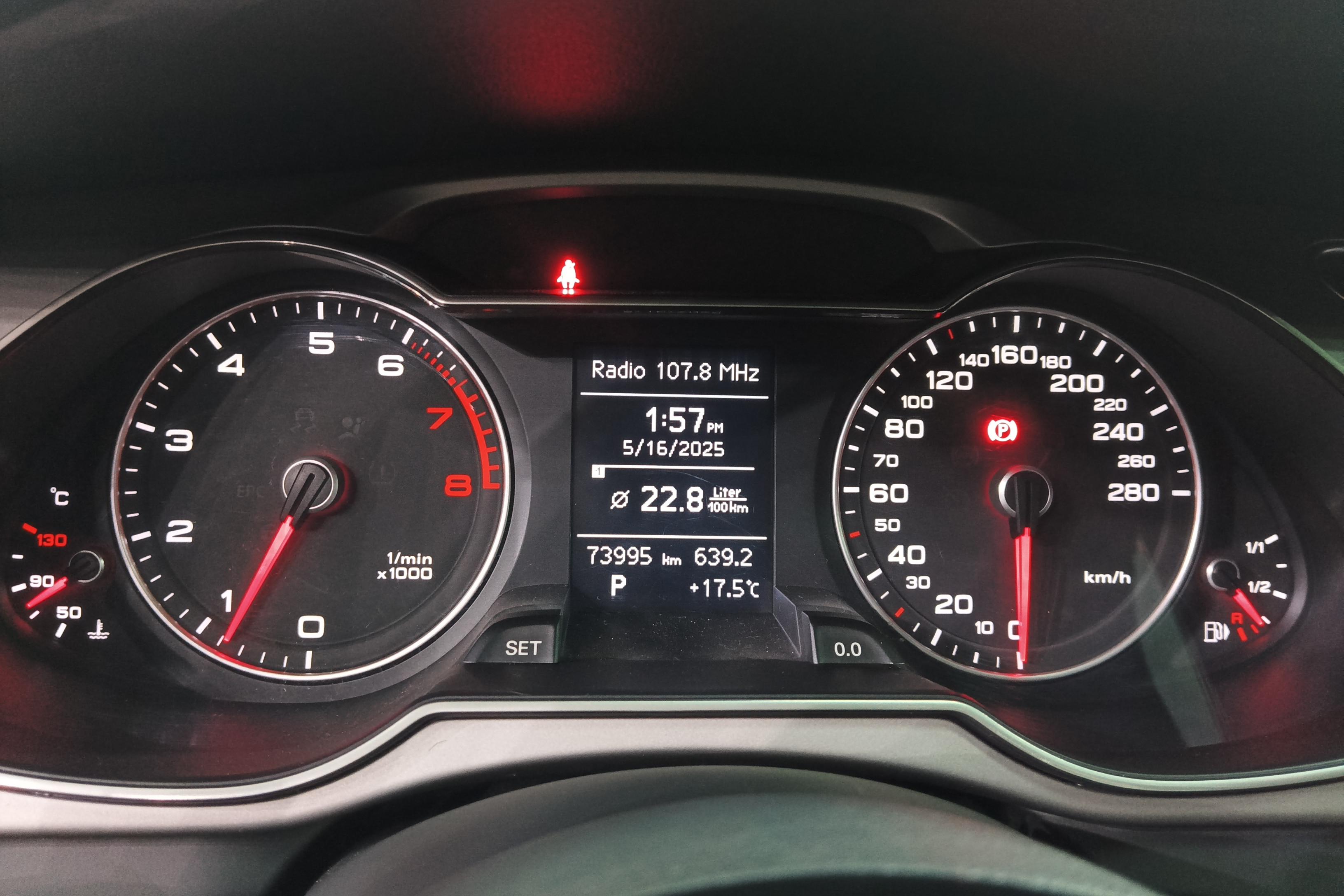 奥迪A4L 2016款 2.0T 自动 标准型典藏版 (国Ⅴ) 