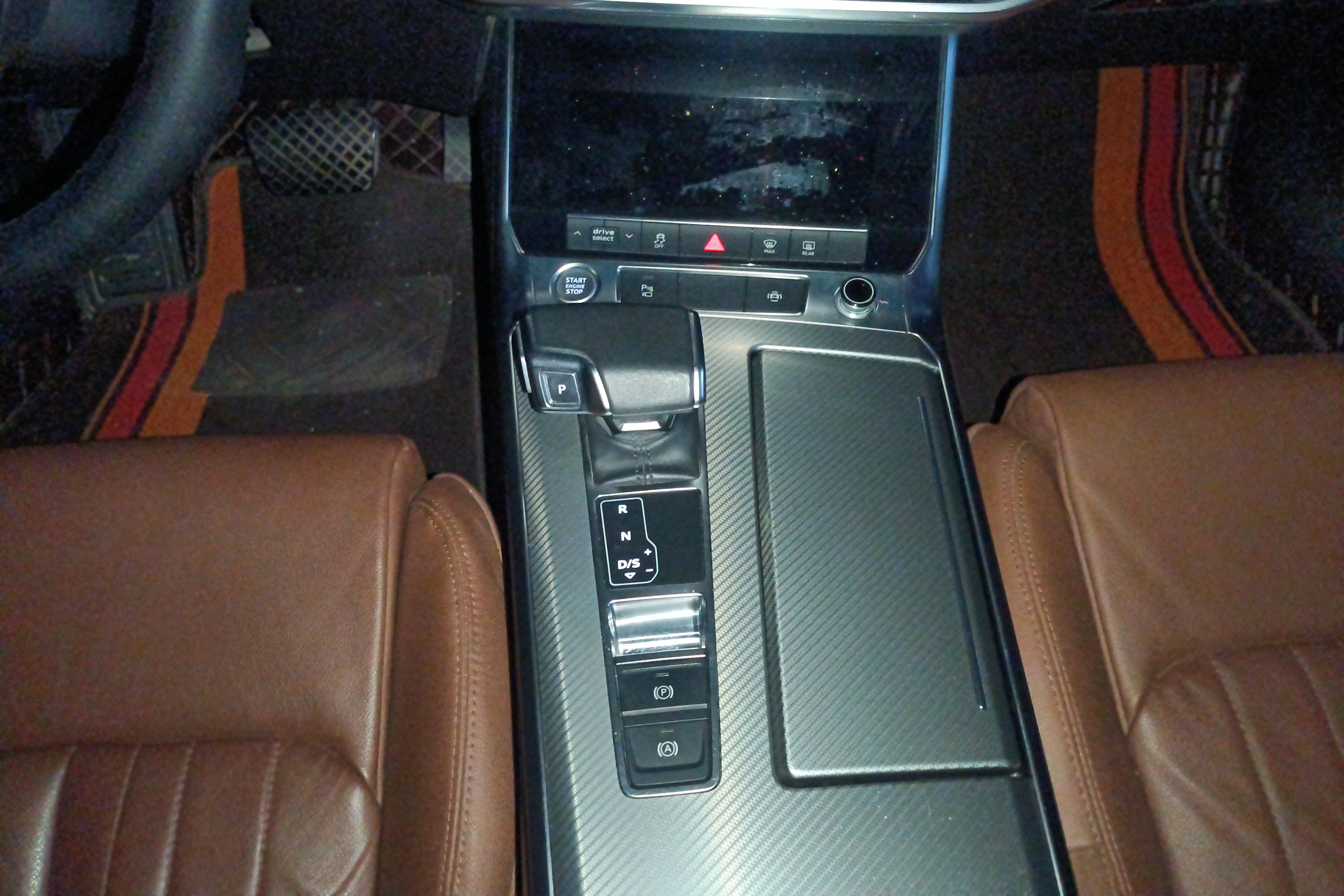 奥迪A6L 45TFSI 2020款 2.0T 自动 臻选致雅型 (国Ⅵ) 